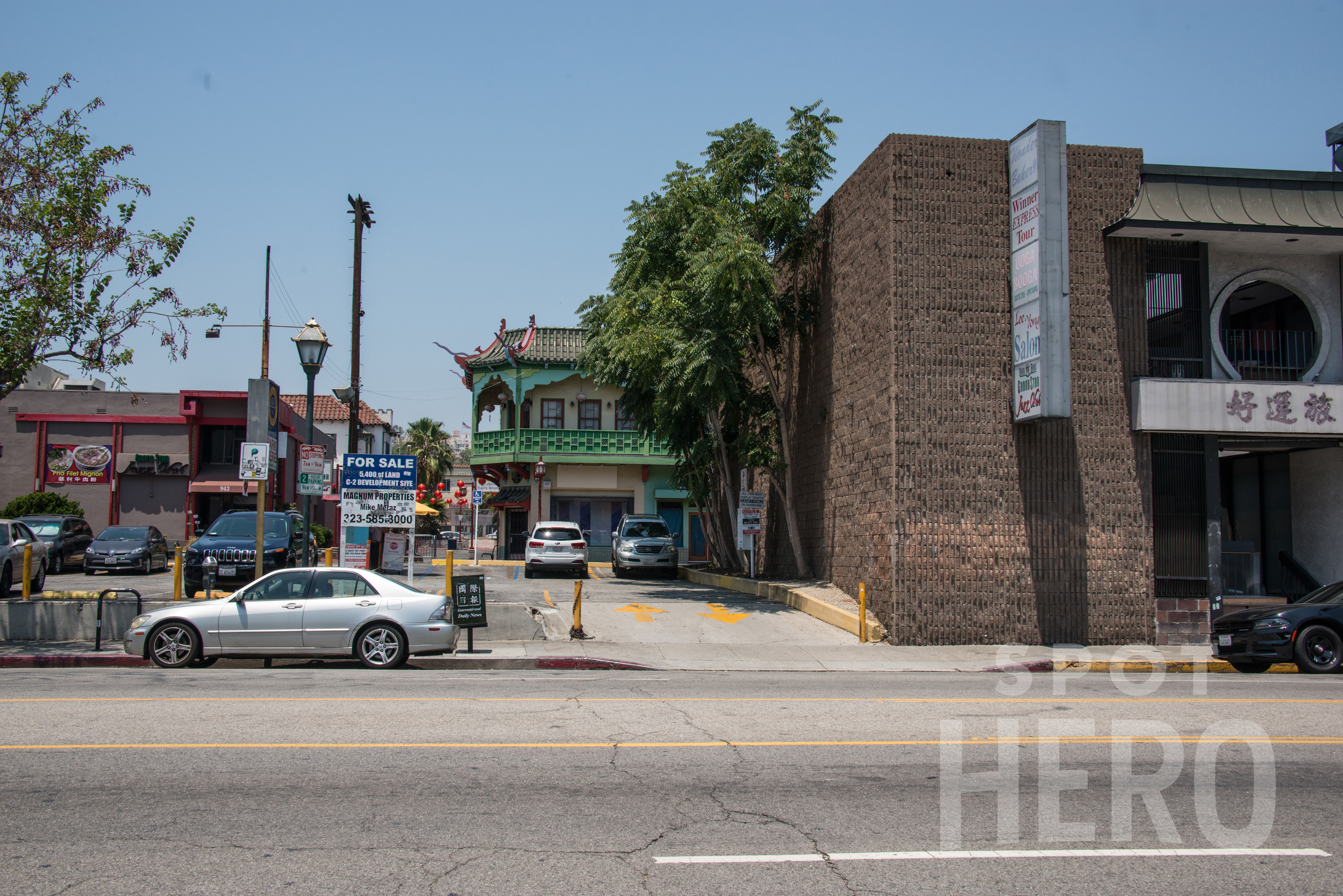Photo of 933 N Broadway - Lot