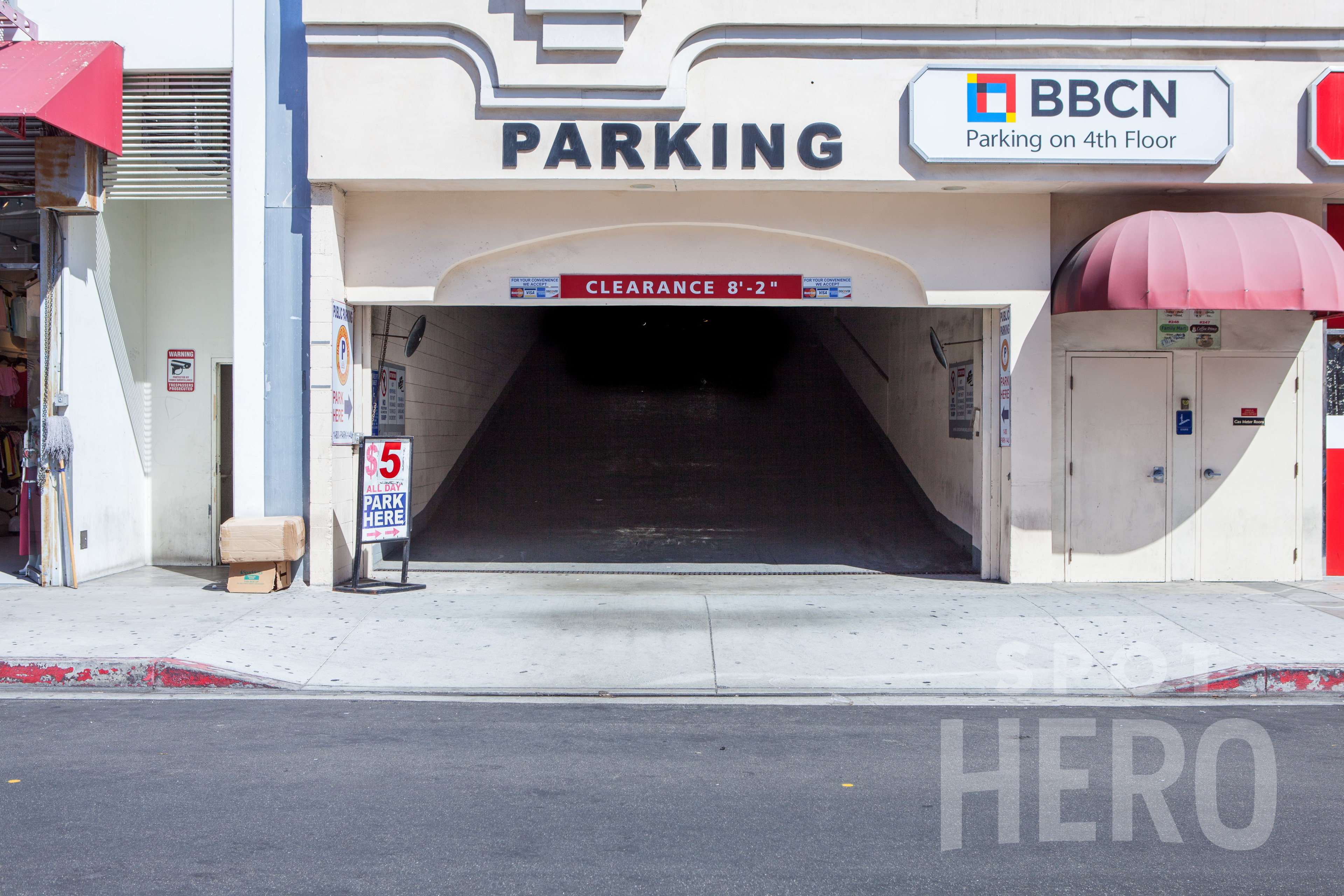 Photo of 807 E 12th St (1136 Towne Ave). - Stanford Wholesale Mart - Garage
