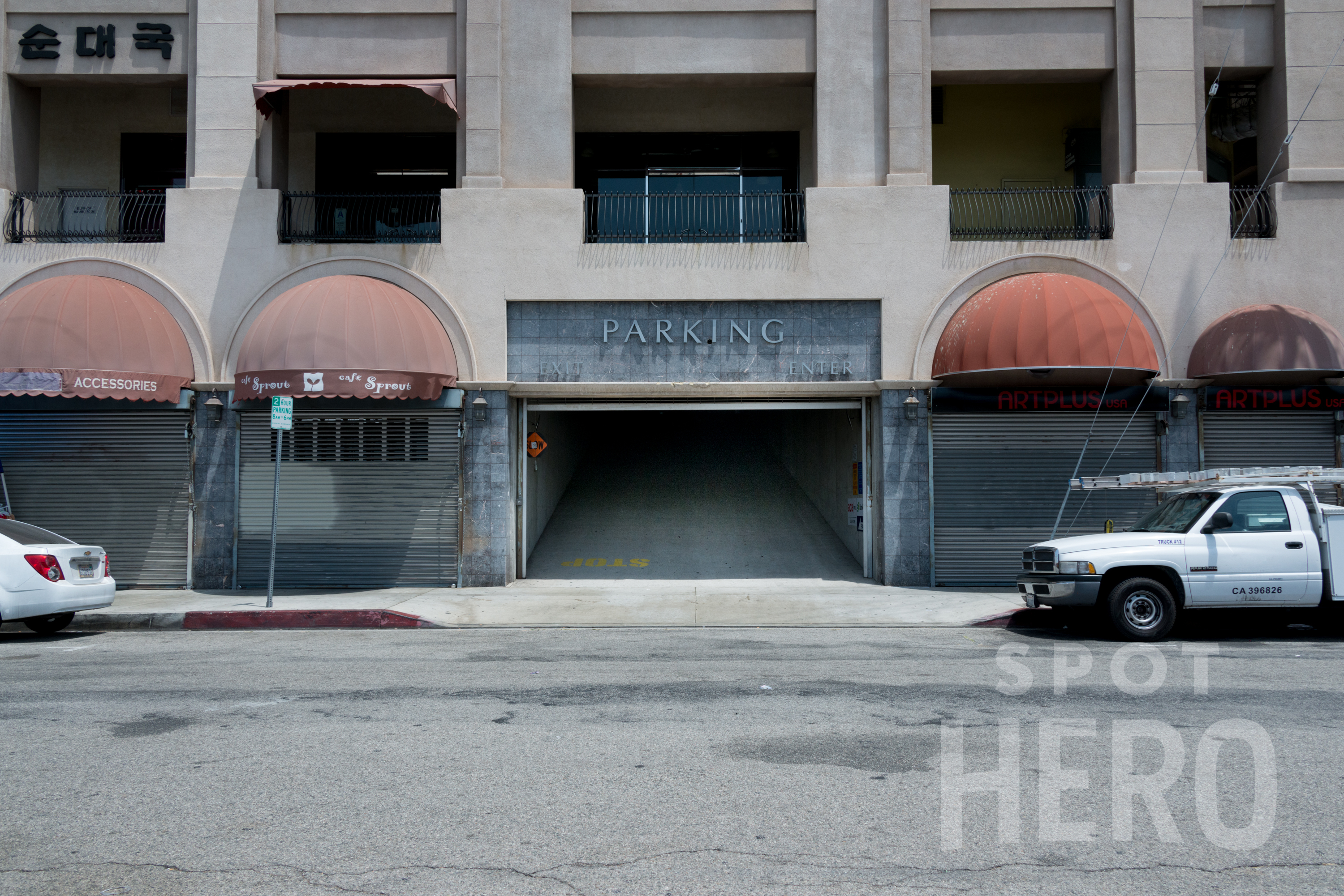 Photo of 711 E 14th St. - (1300 S San Pedro) Garage