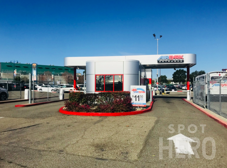 Photo of Airpark Oakland Airport Parking - Uncovered Valet-Assist