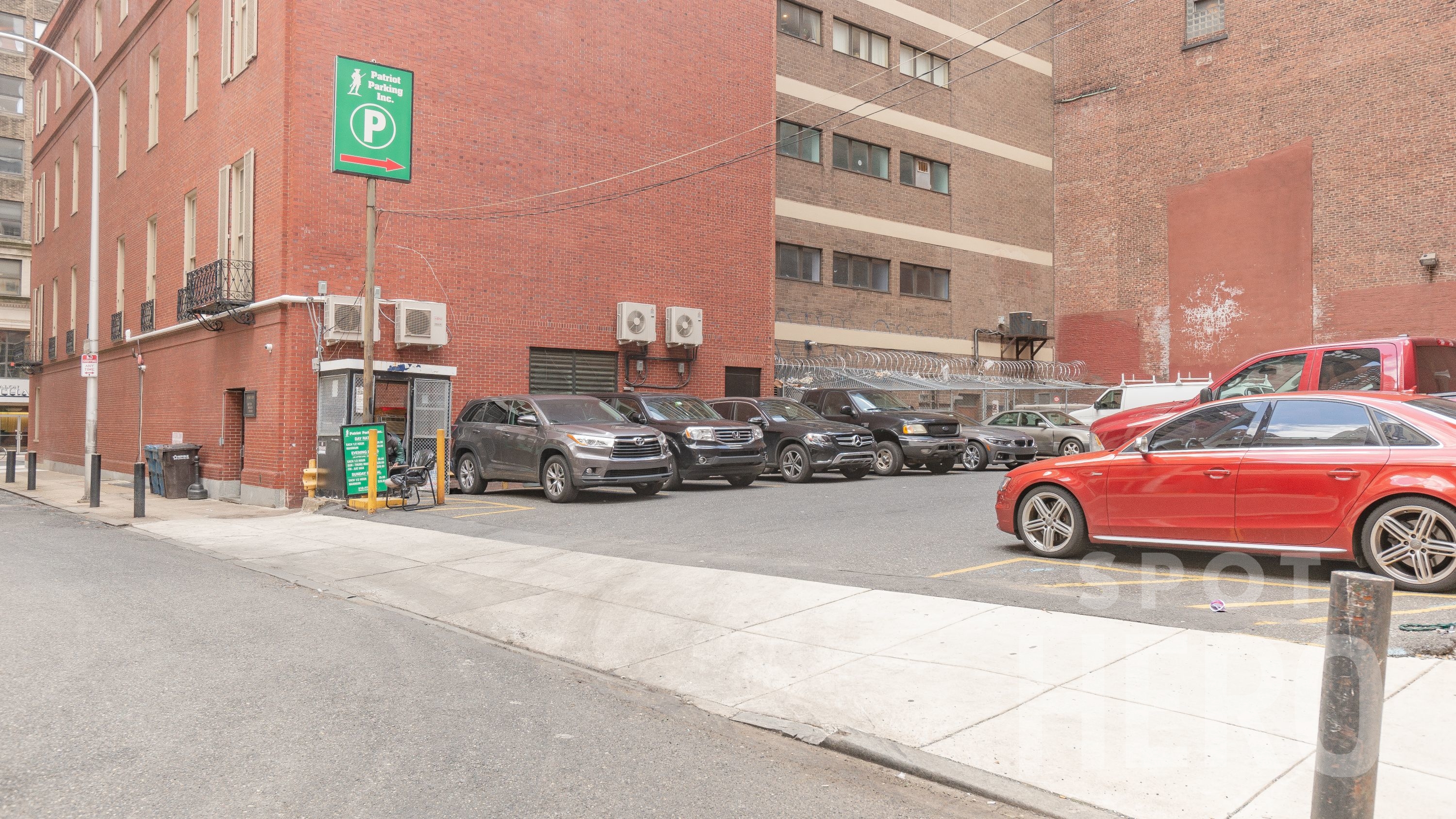 Photo of 220 S Sydenham St. - Valet-Assist Lot