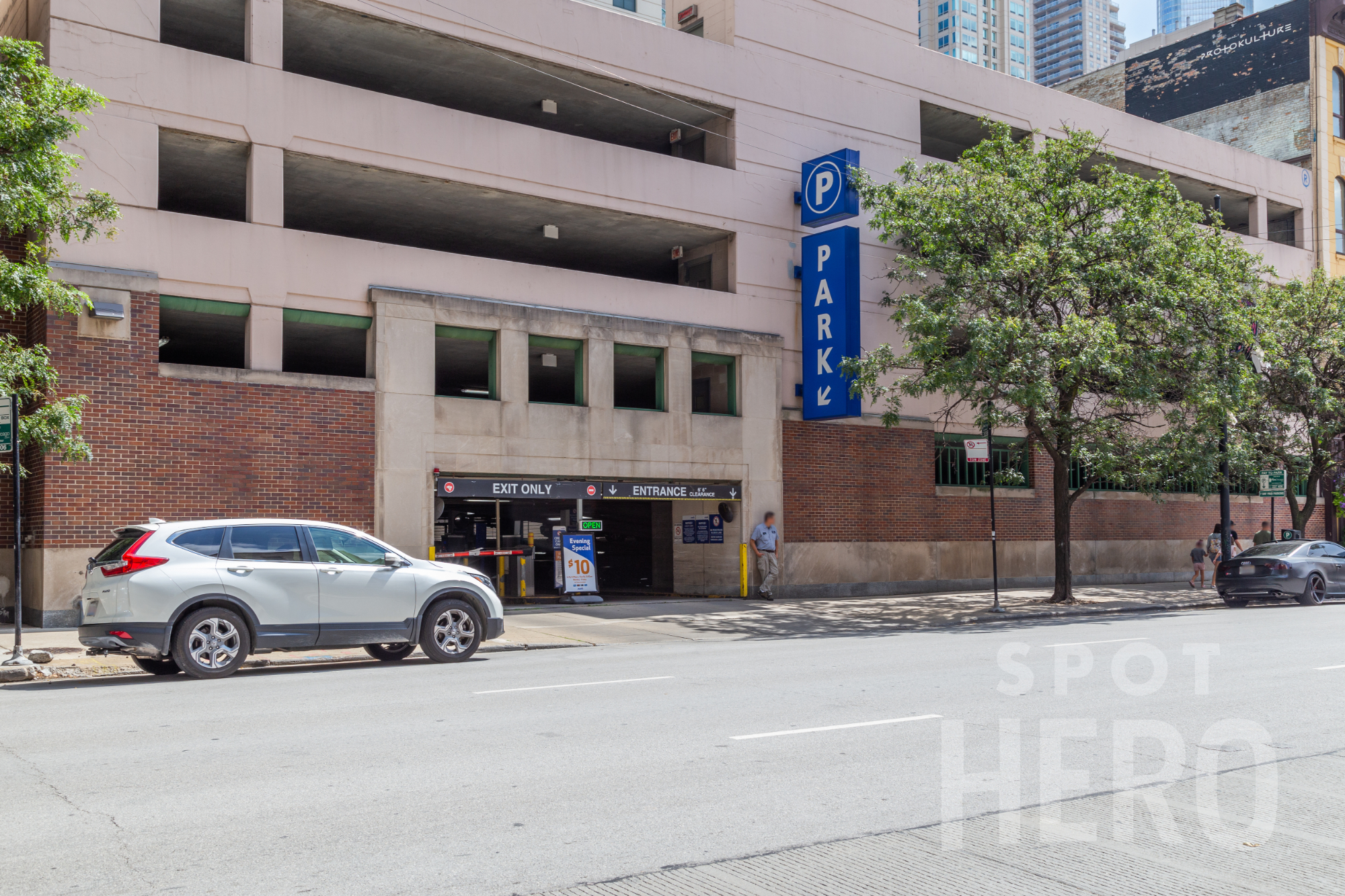 Photo of 671 N Clark St. - West77