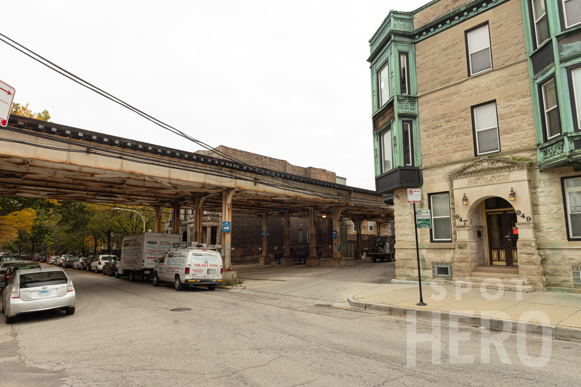 Photo of 925 W Newport Ave. - Spot #P1