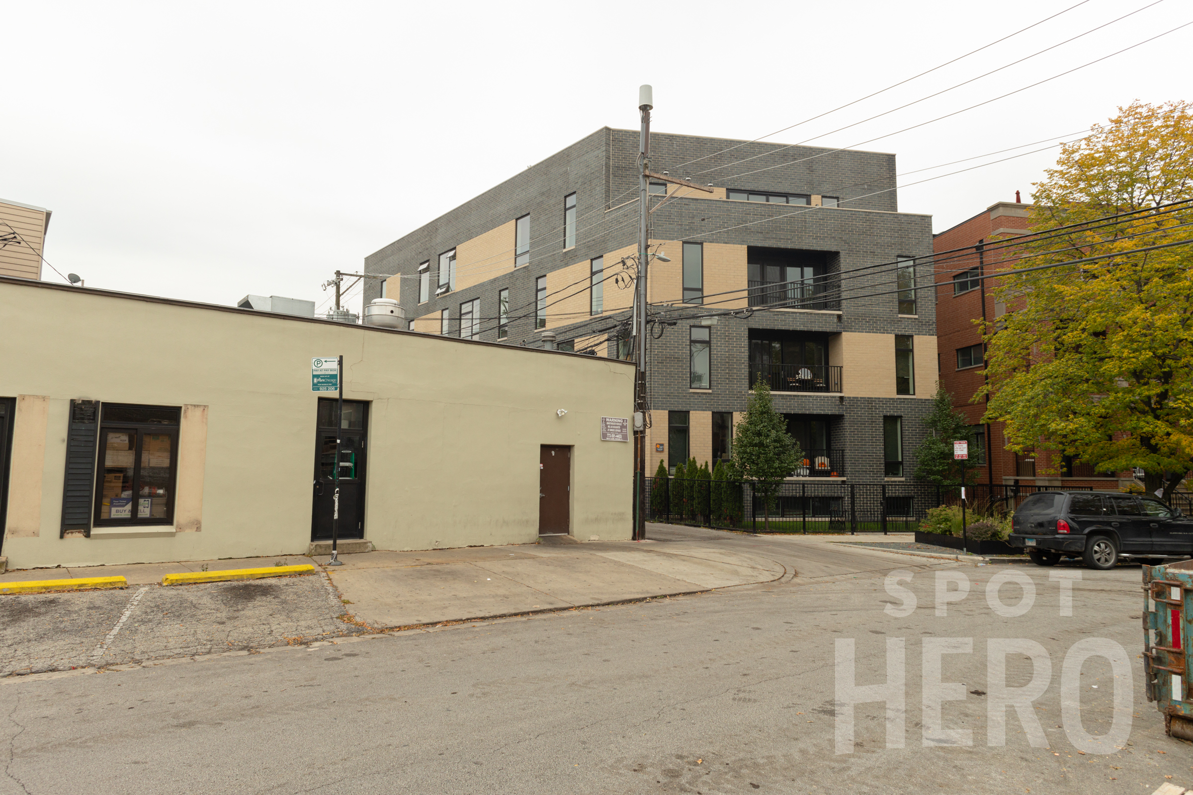 Photo of 3474 N Clark St. - Right Spot