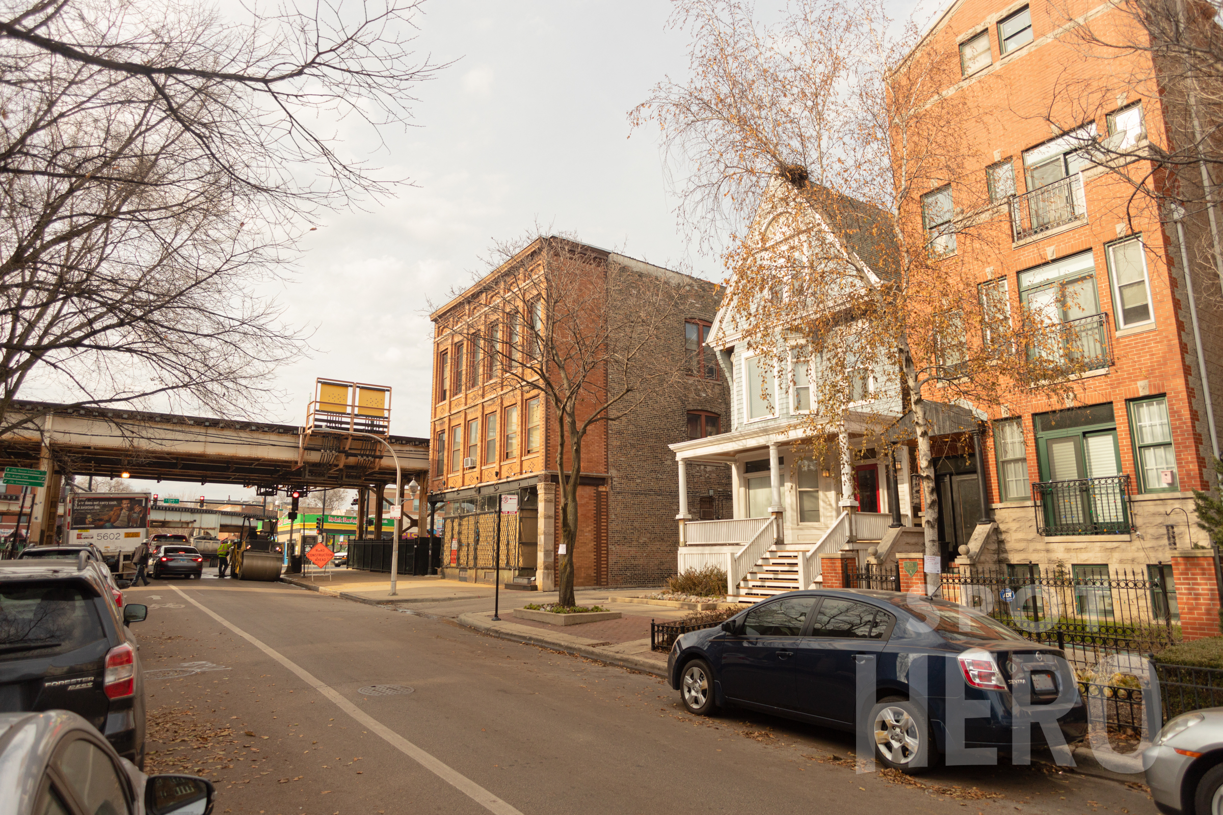 Photo of 916 W Roscoe St.