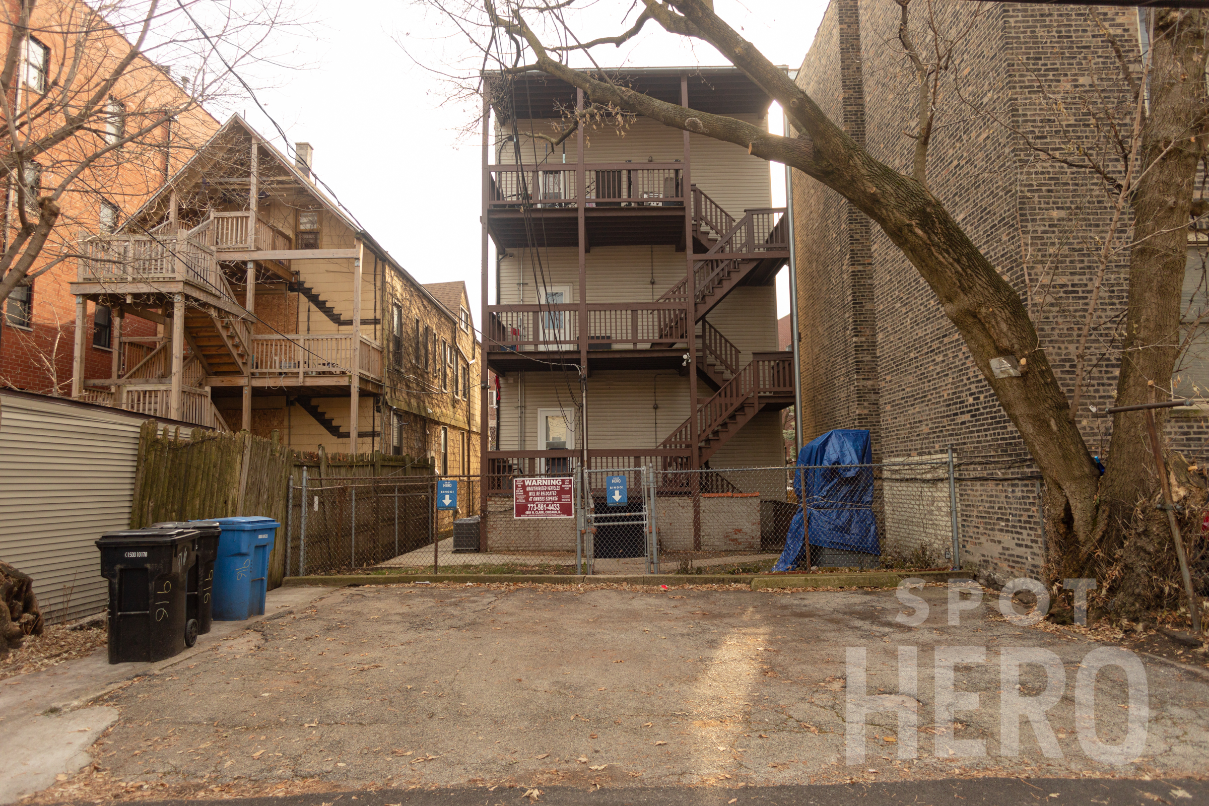 Photo of 916 W Roscoe St.