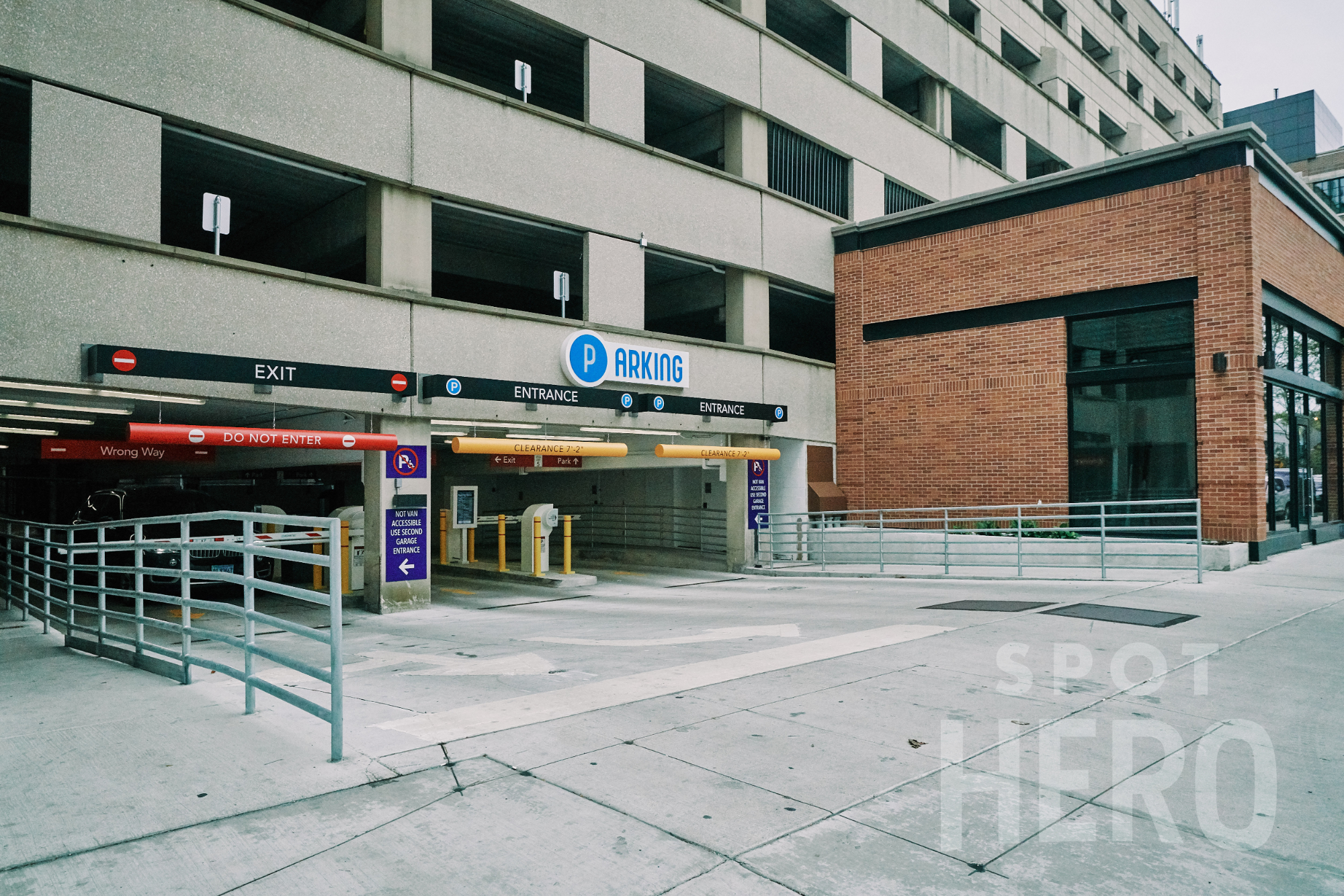 Photo of 2316 N Lincoln Ave. - Lincoln Commons Garage