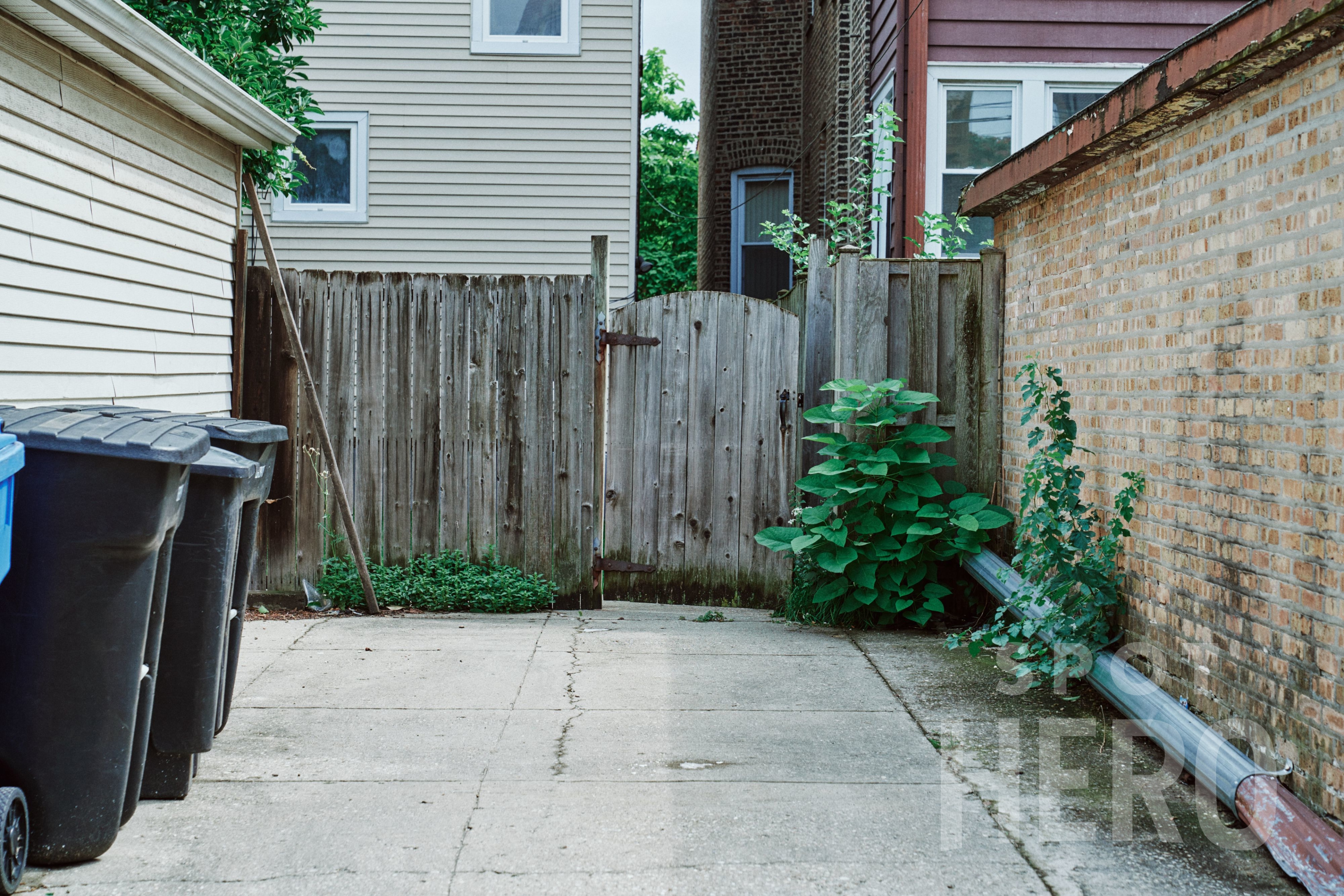 Photo of 3706 N Magnolia Ave. - Alley Entrance