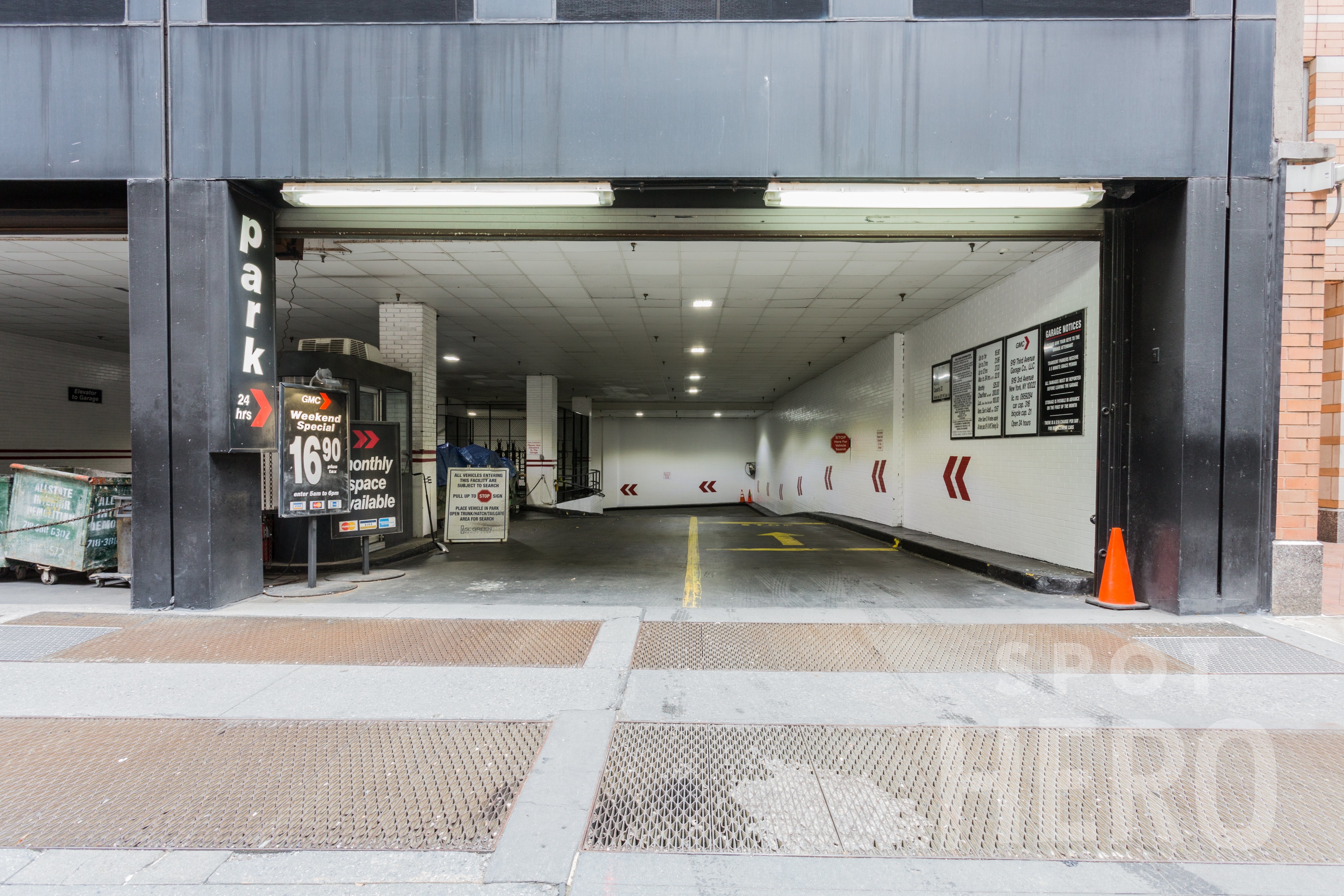Photo of 229 E 55th St. (919 3rd Ave) - Valet Garage