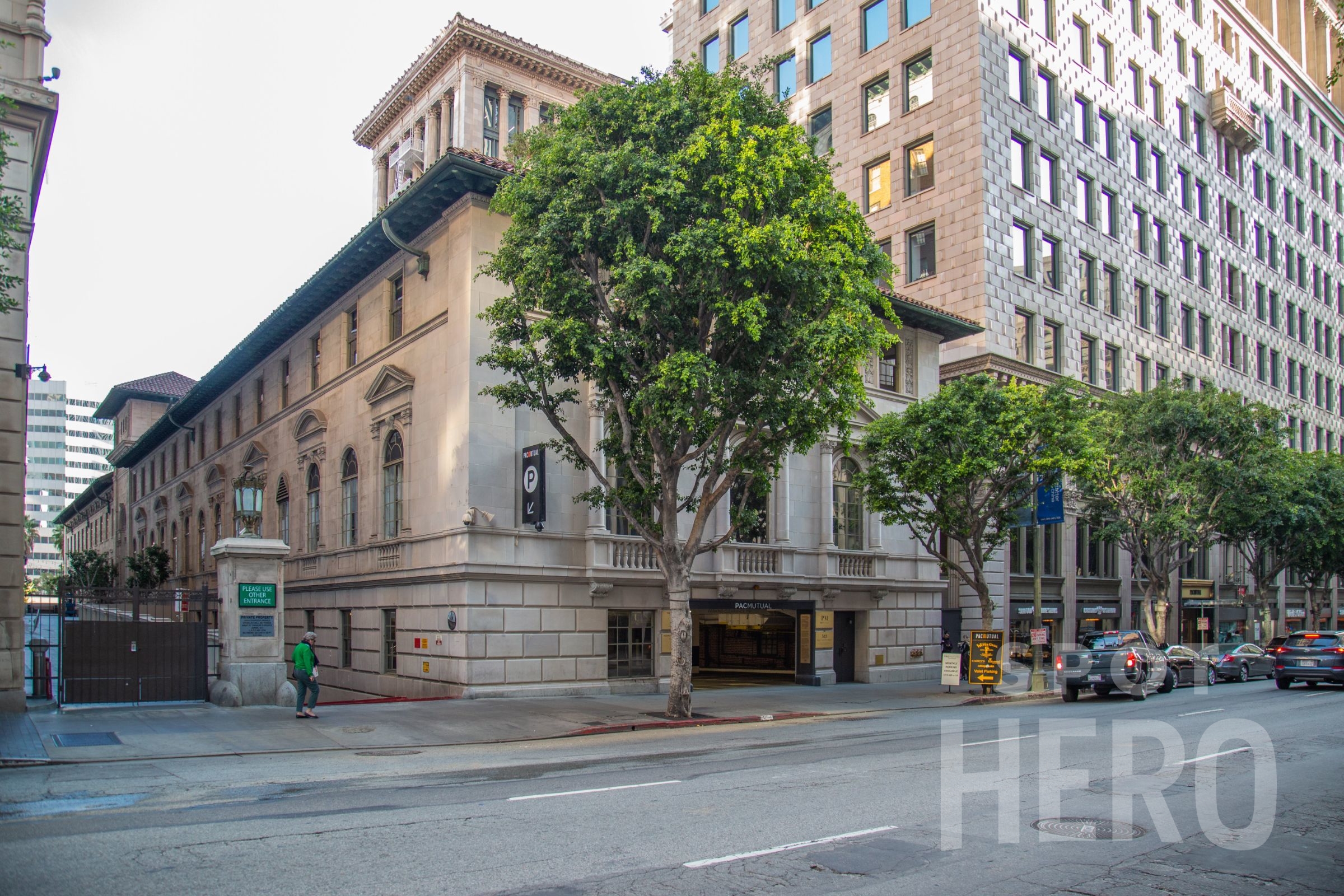 Photo of 530 S Grand Ave - Valet - PacMutual Building Garage
