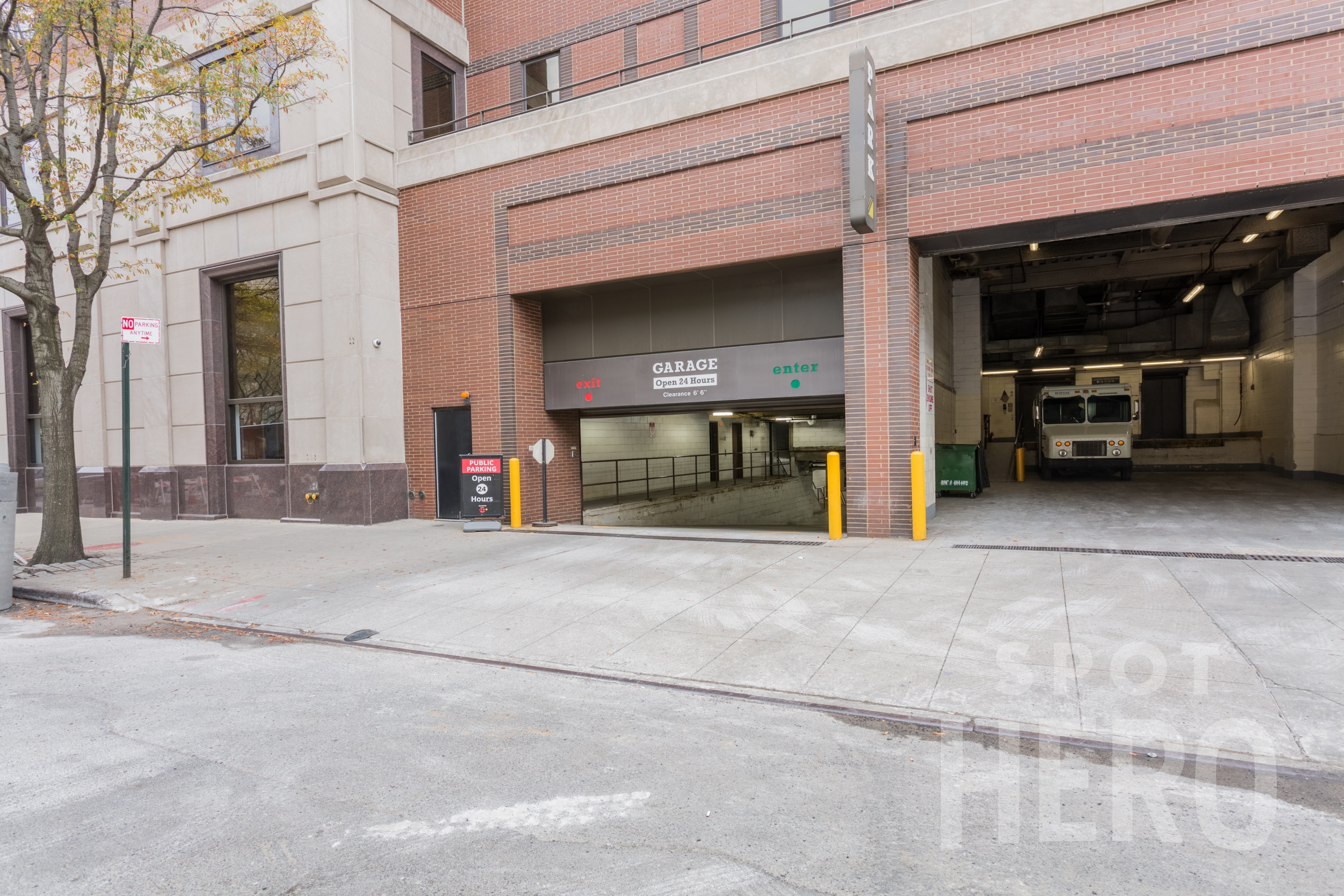 Photo of 300 Cadman Plaza West - Pierrepont Plaza - Valet Garage