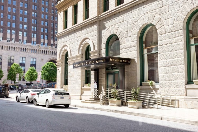 Photo of 120 E Redwood - Springhill Suites - Hotel Valet