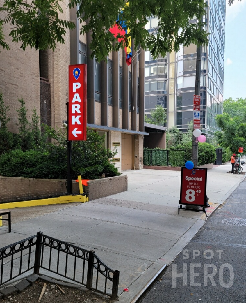 Photo of 333 E 46th St. - Garage