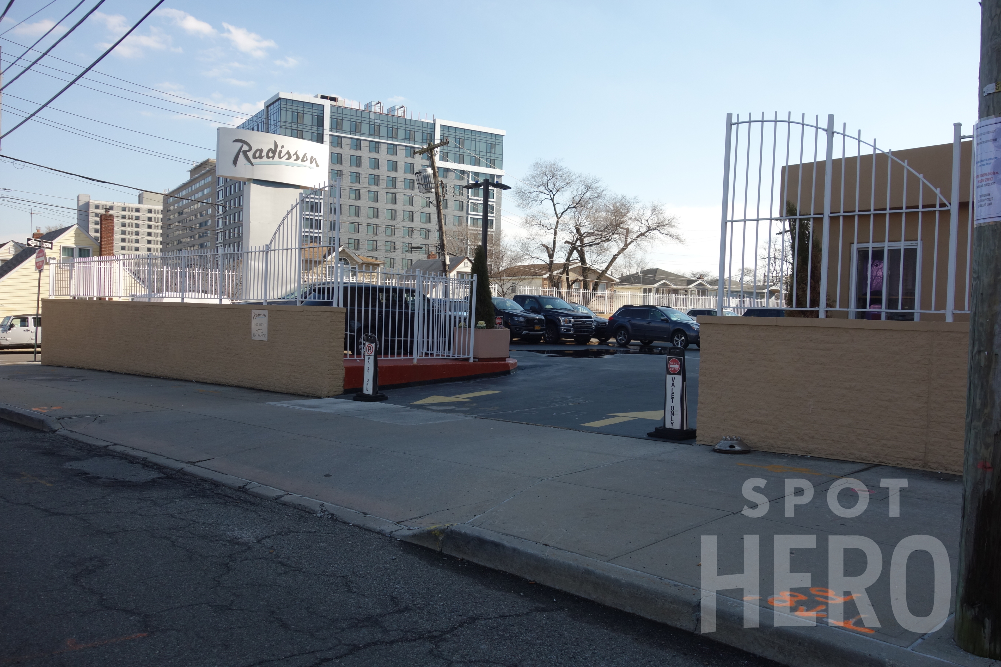 Photo of Valet DoubleTree Hotel JFK Airport - Uncovered Valet