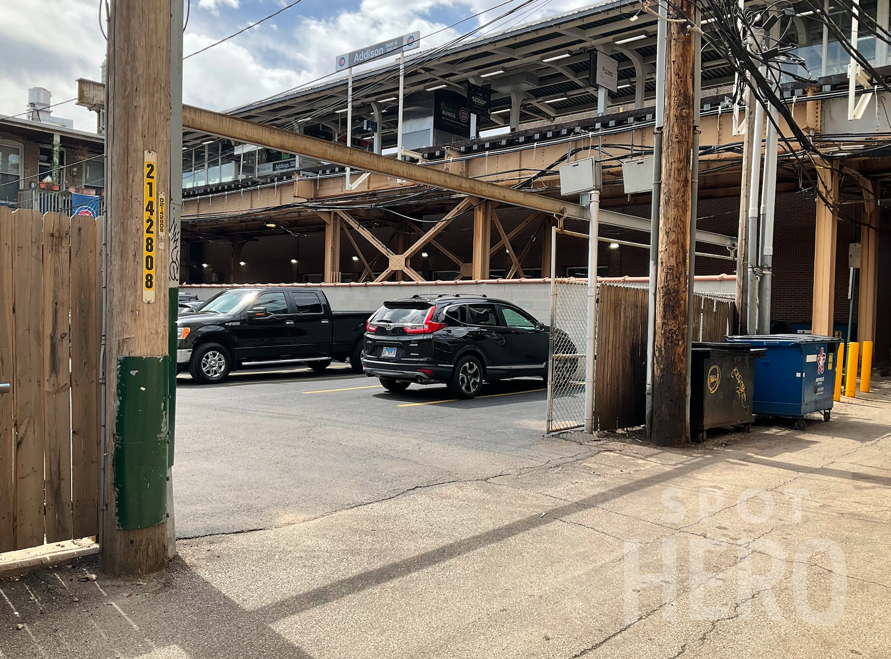 Photo of 932 W Addison St. - Addison Liquors