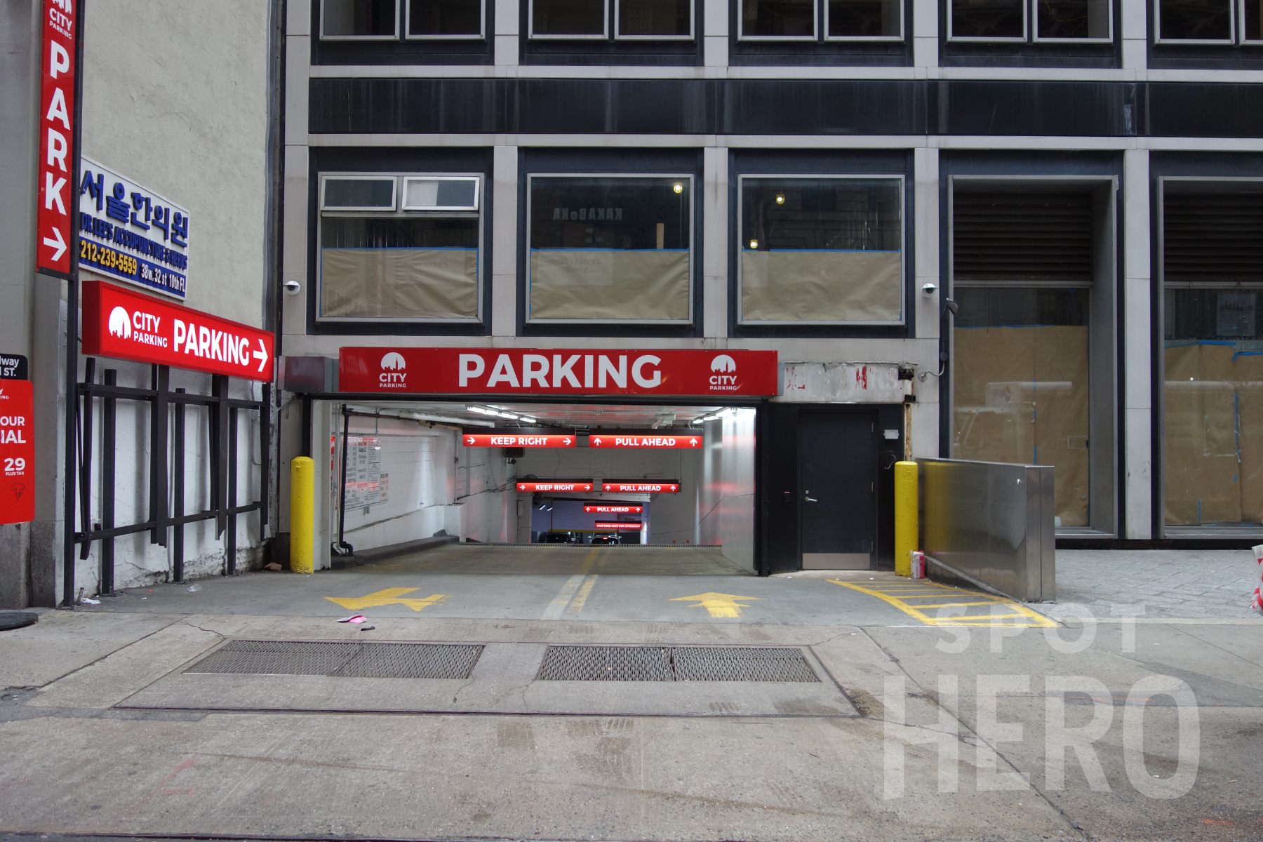 Photo of 42 W 32nd St. (1250 Broadway) - Valet Garage