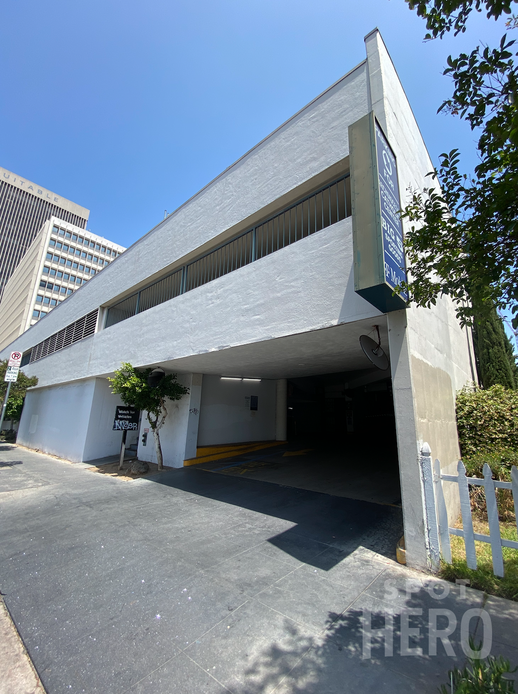 Photo of 680 S Mariposa Ave. - (3424 Wilshire Blvd.) - Garage