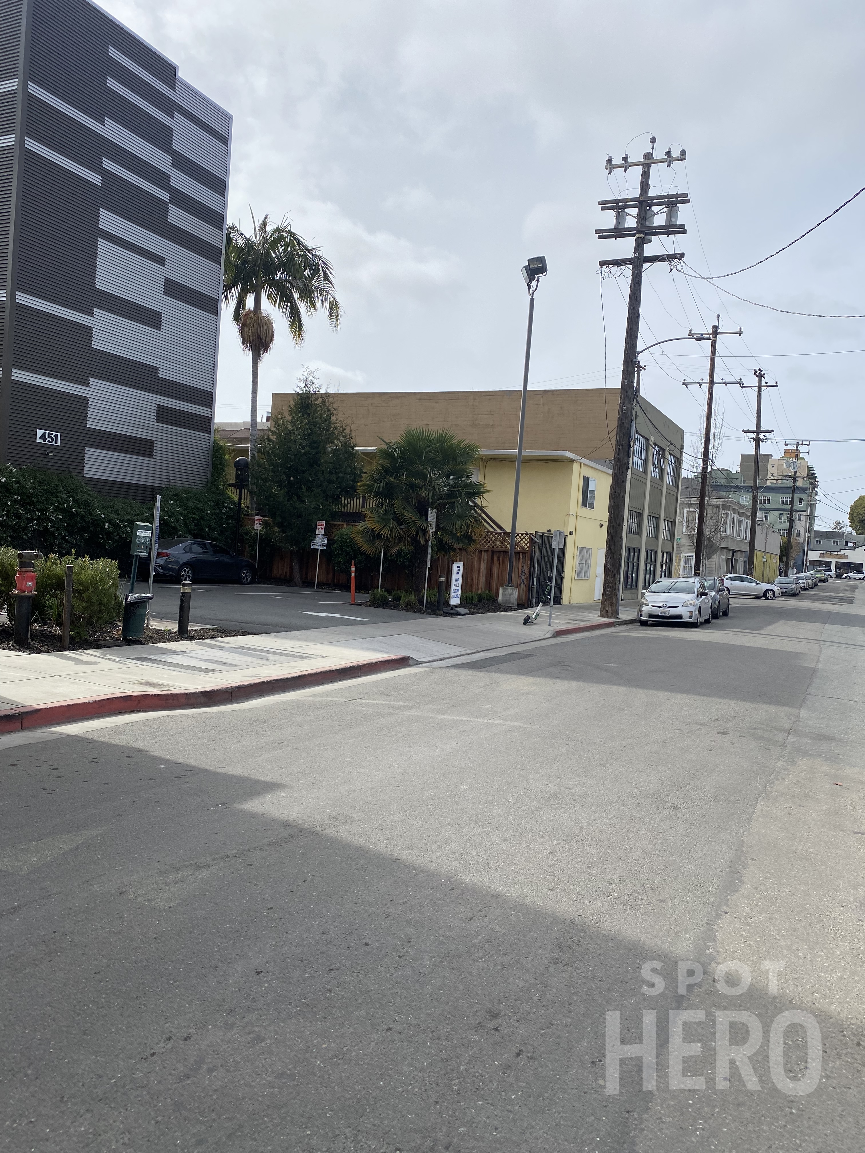 Photo of 454 24th St. (2335 Broadway) - The Hive Lot