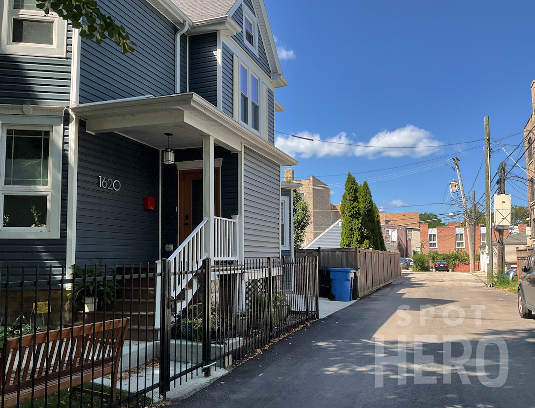 Photo of 1620 W Lunt Ave.