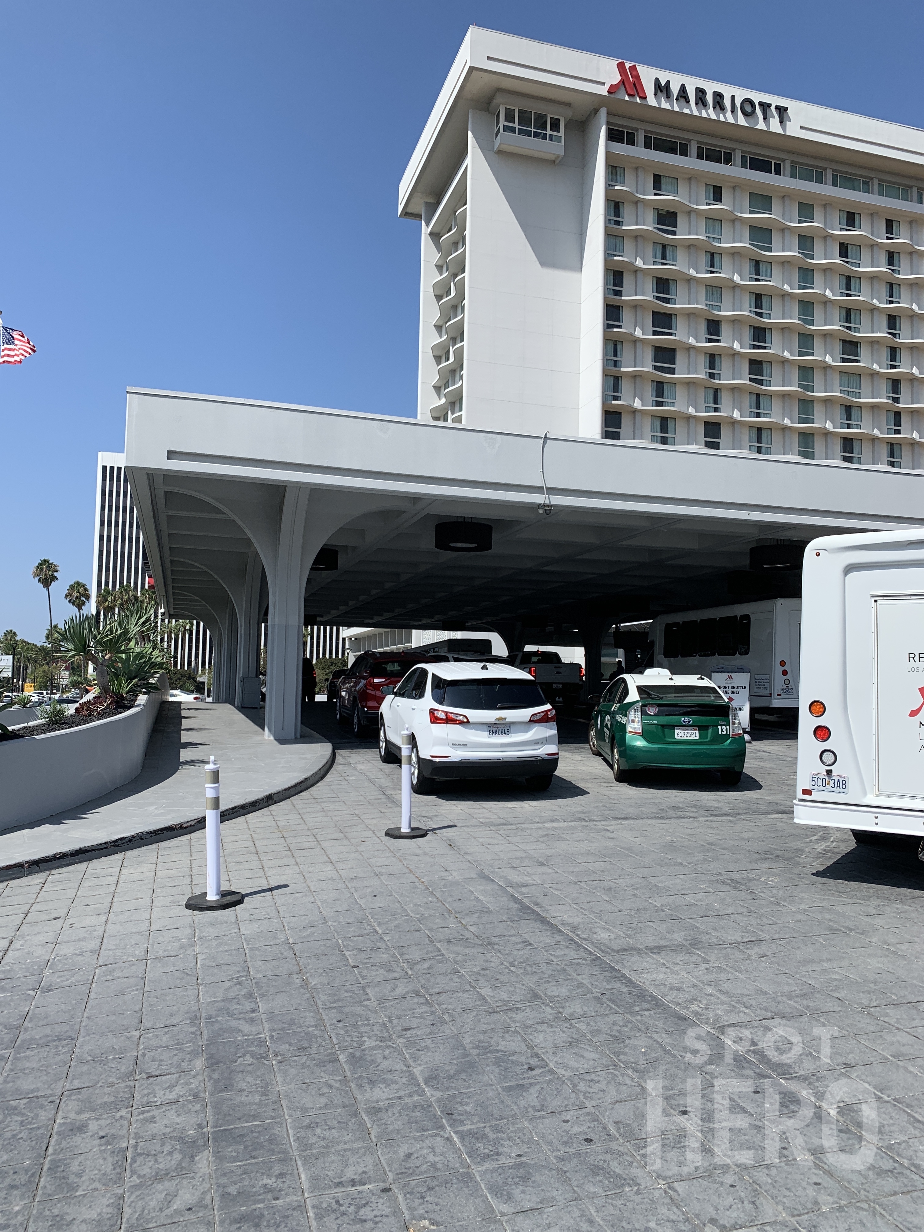 Photo of LAX Marriott Hotel - Uncovered Valet