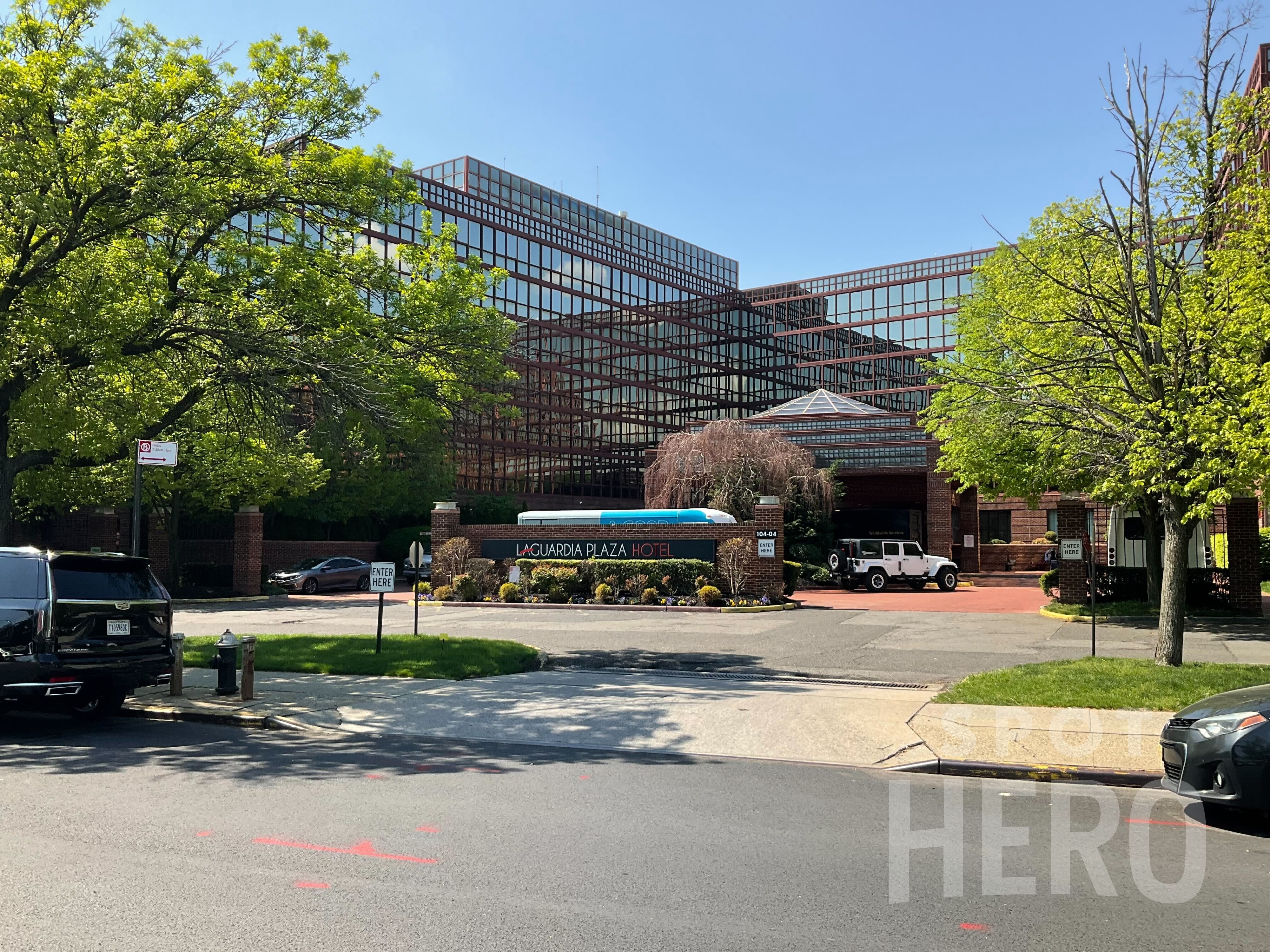 Photo of Double Tree by Hilton New York LaGuardia Airport - Uncovered Self Park