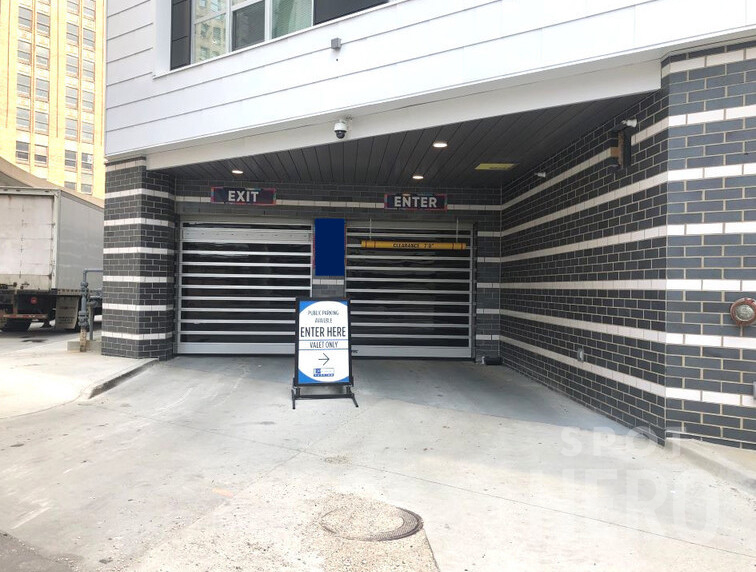 Photo of 414 Clifford St. - Garage
