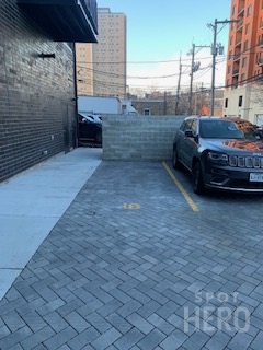 Photo of 3217 N Clark St. - Spot #18