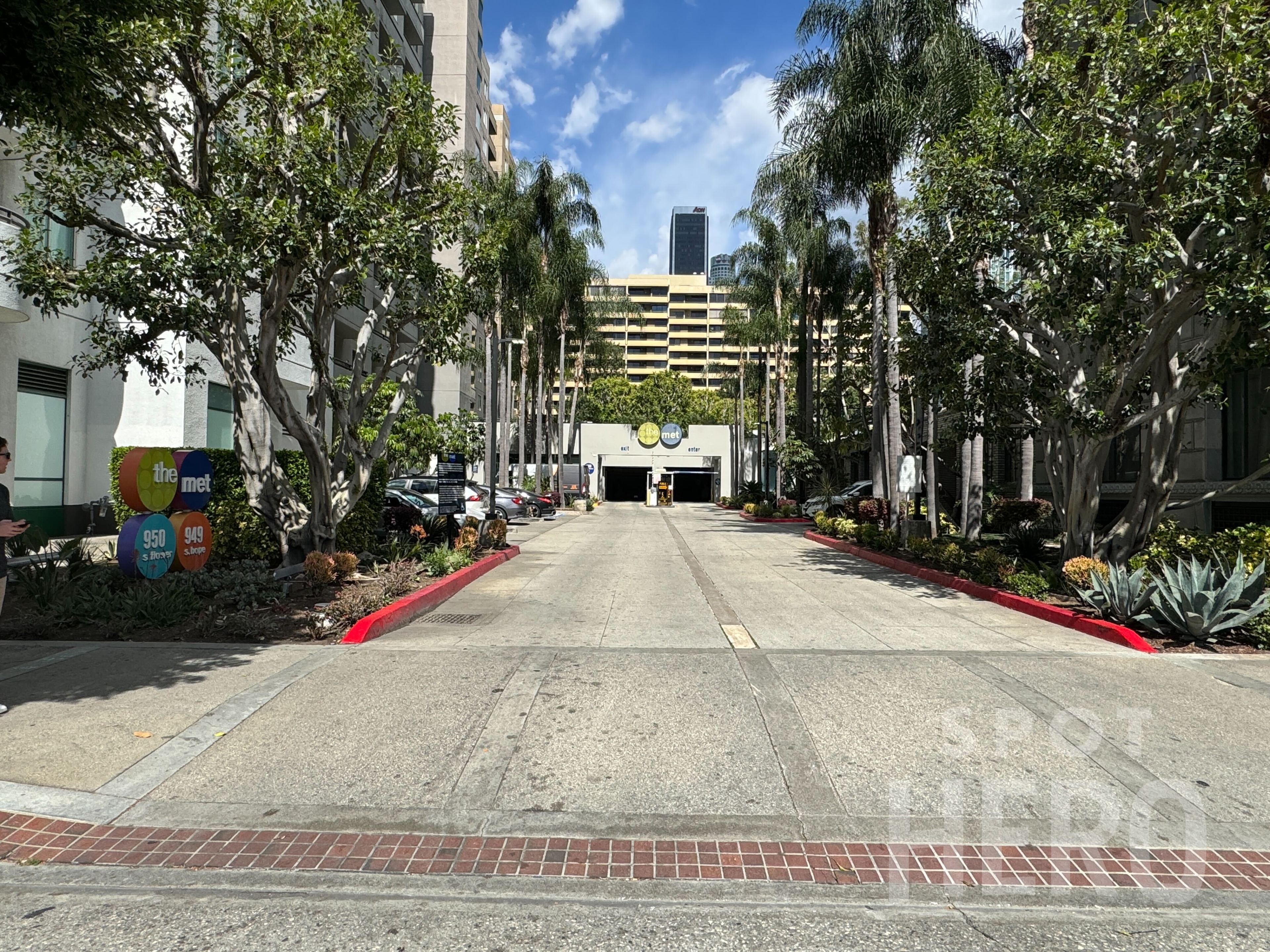 Photo of 615 Olympic Blvd (950 Flower St). - The Met Garage