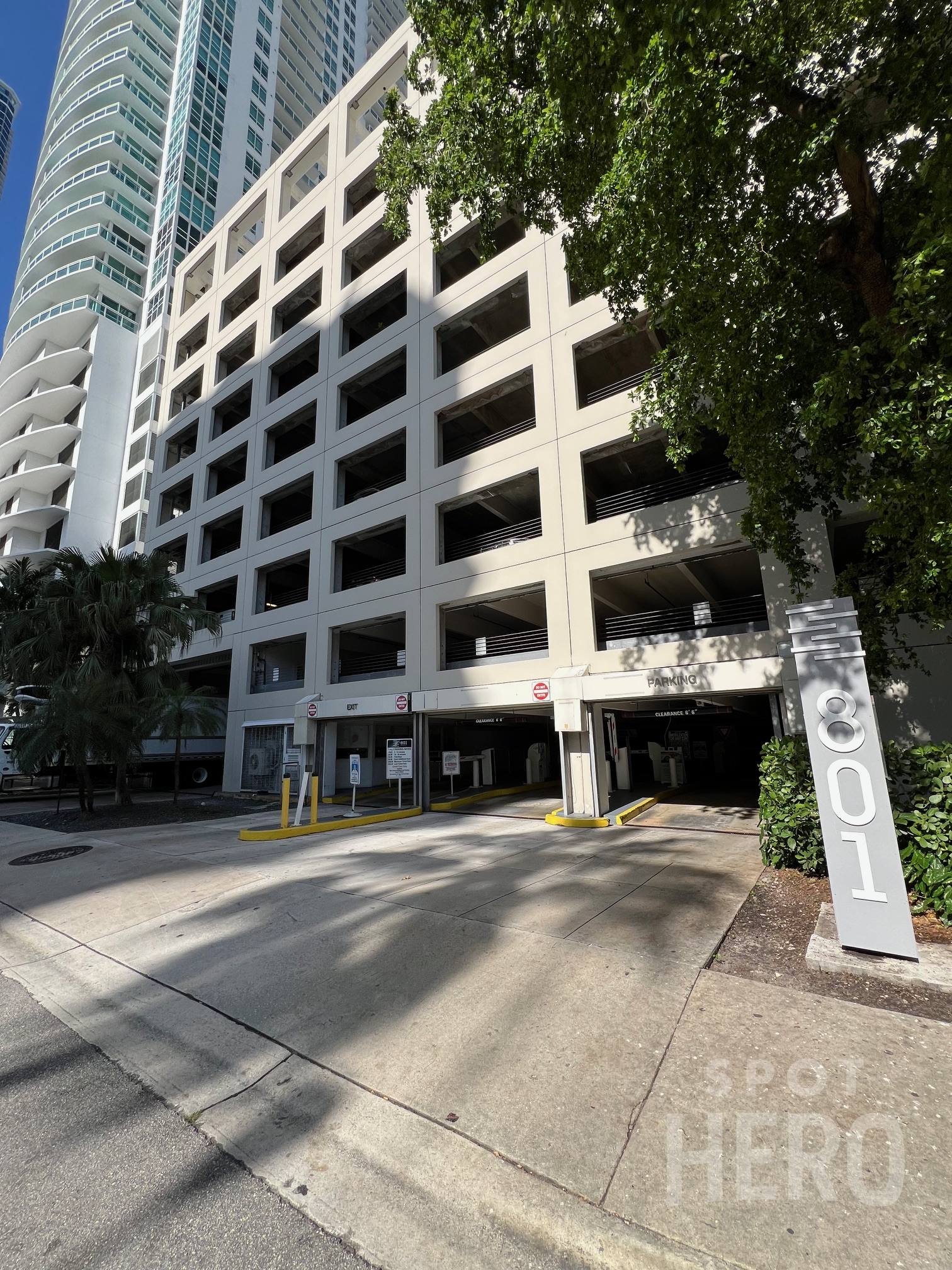 Photo of 870 Brickell Bay Dr. (801 Brickell Ave) - Garage
