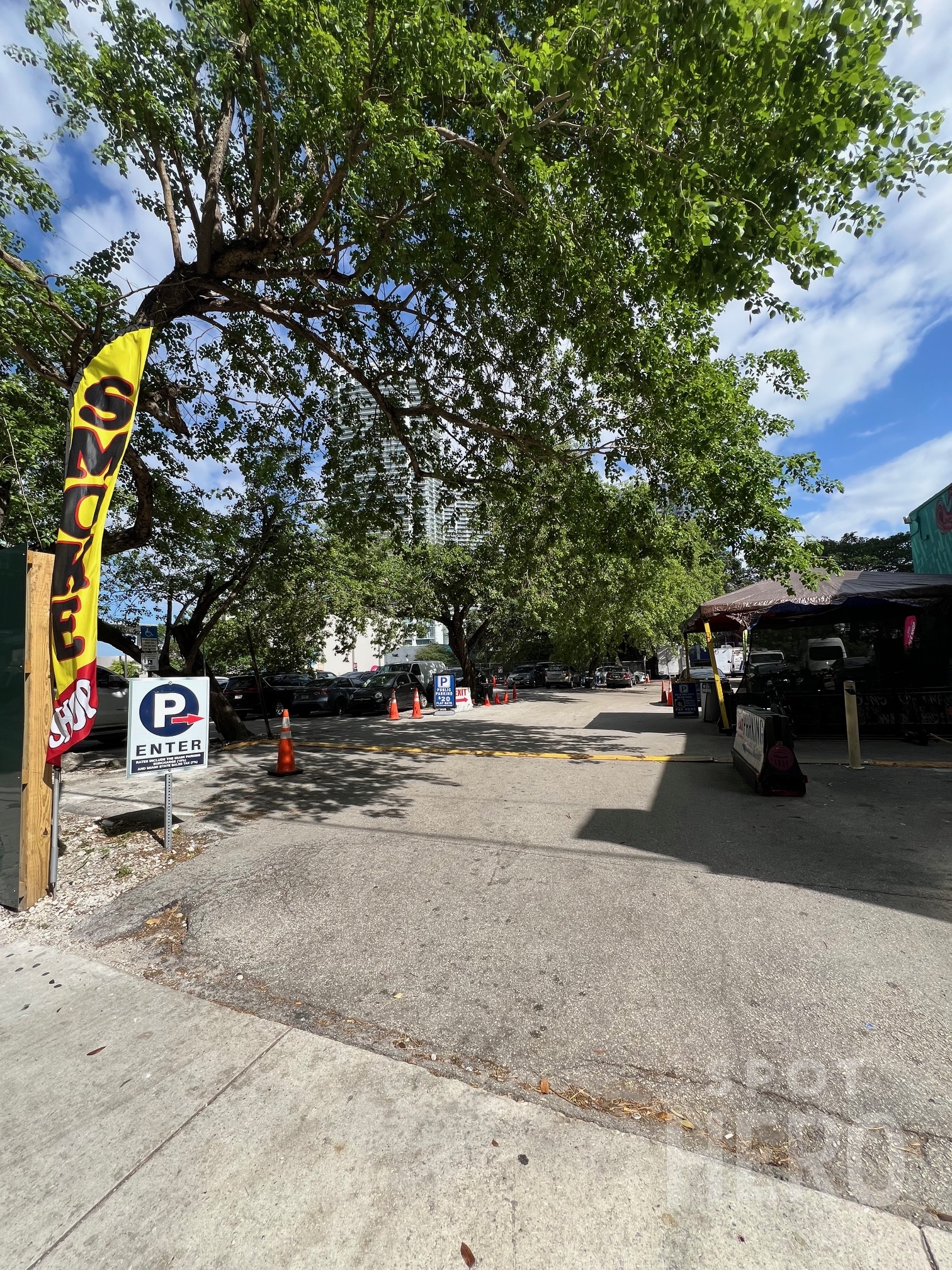 Photo of 13 SW 7th St. - Brickell Smoke Shop Lot