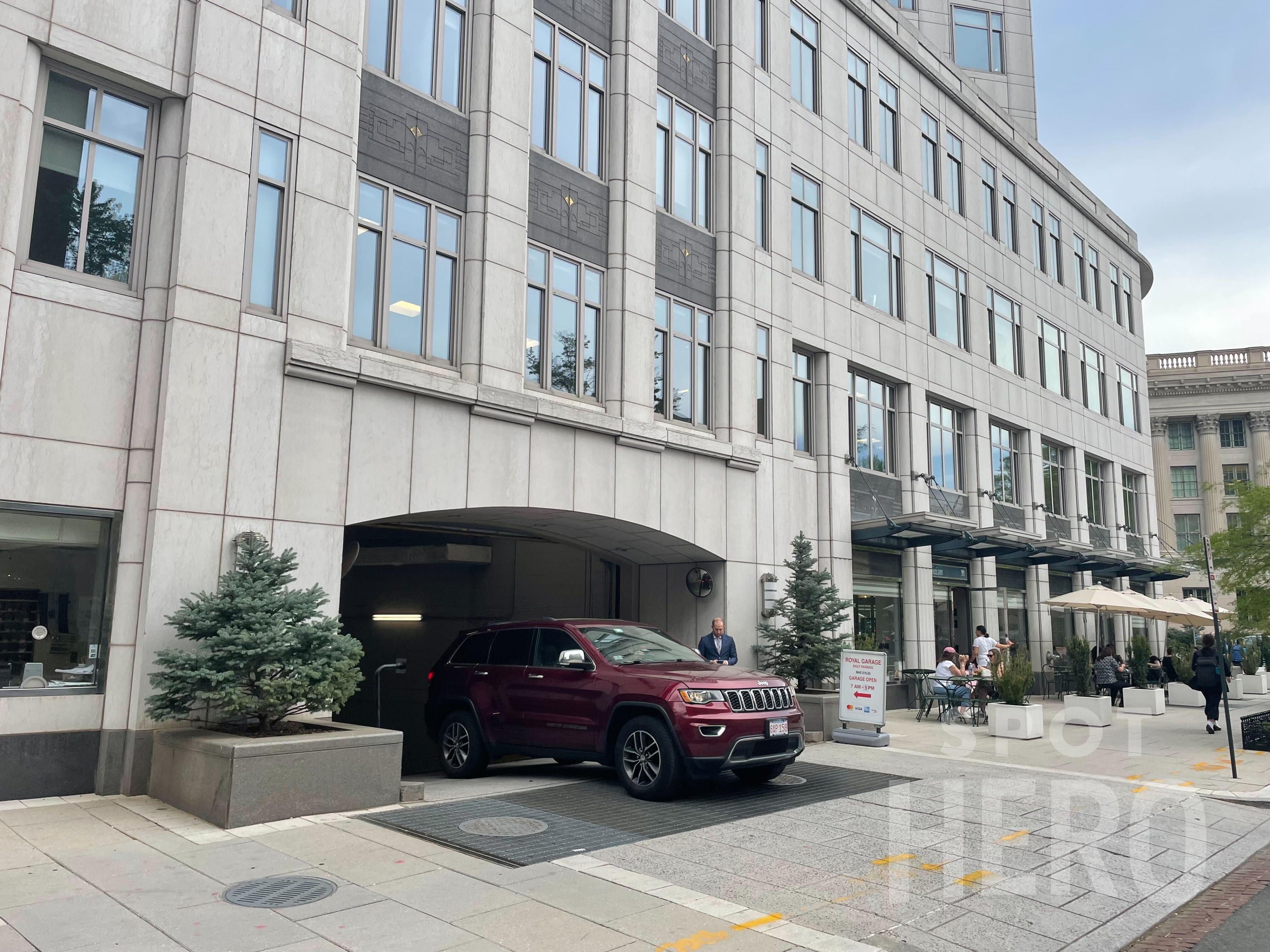 Photo of 800 Connecticut Ave. NW - Garage - Valet