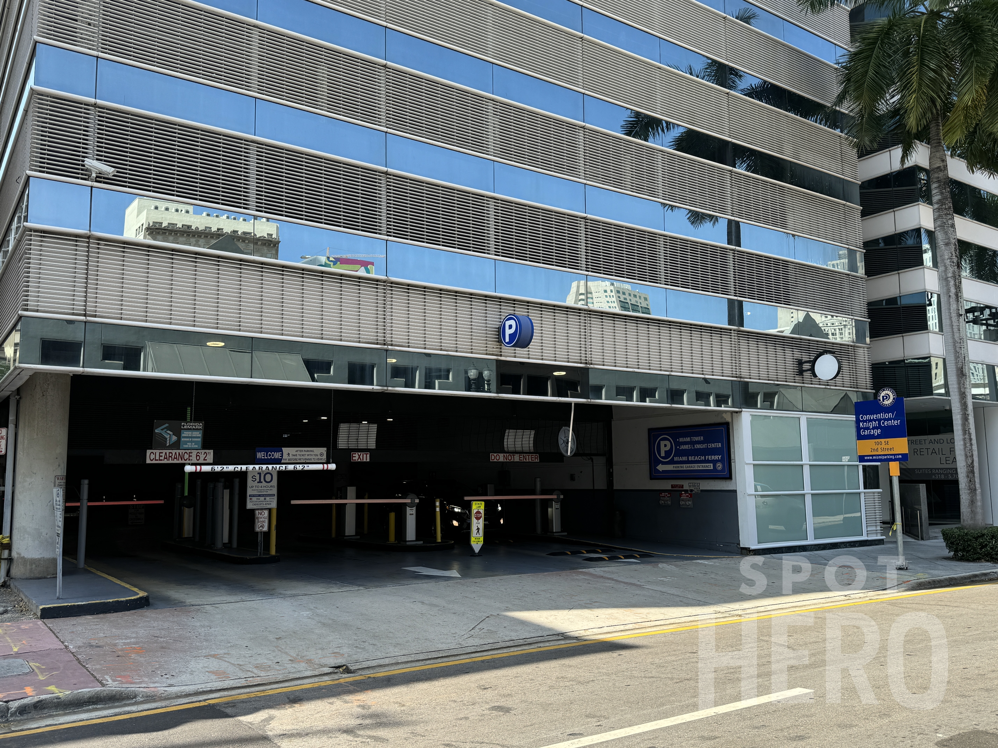 Photo of 100 SE 2nd St. - James L. Knight Center Garage