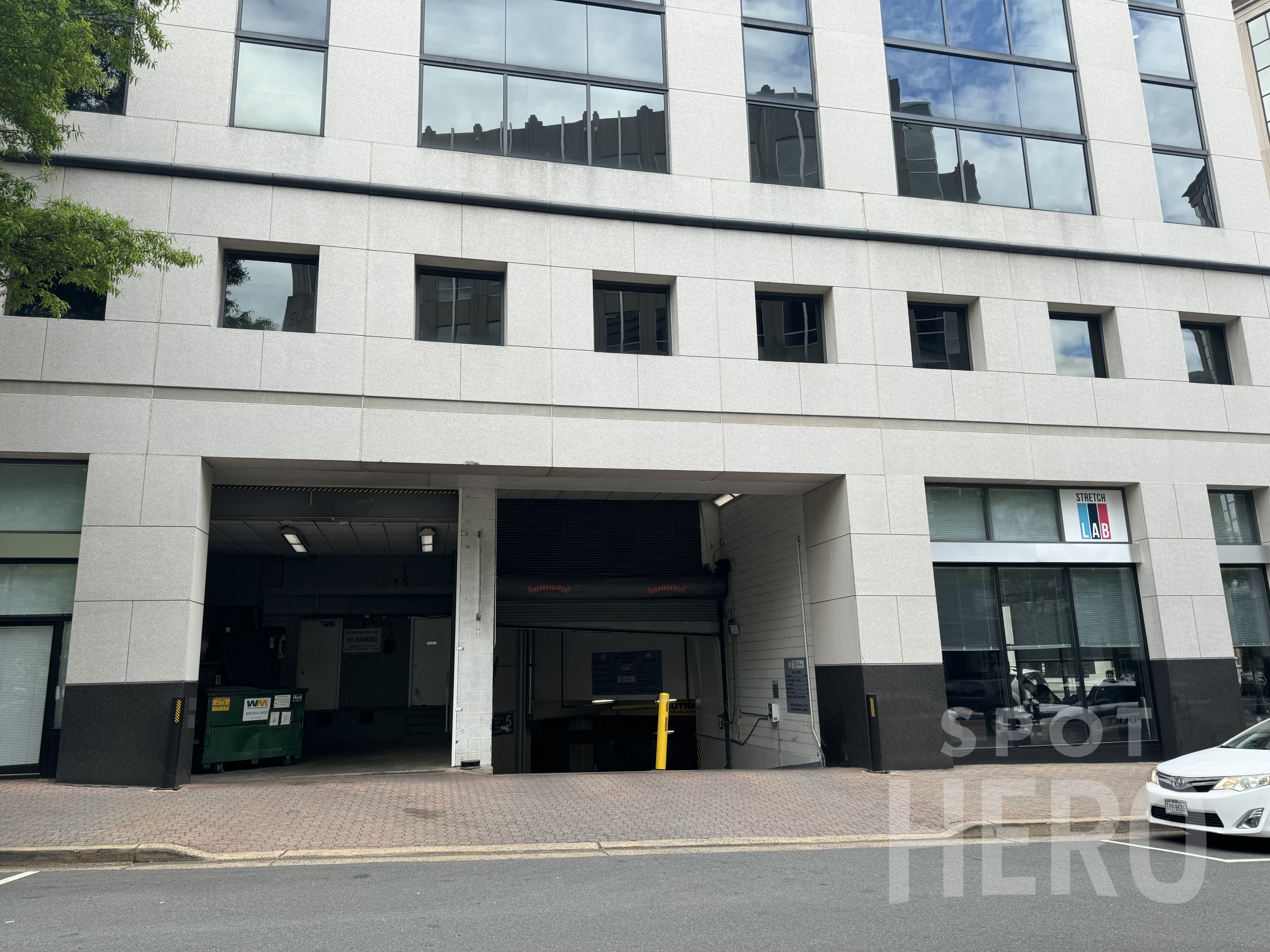 Photo of 1501 N Wayne St. (2200 Wilson Blvd.) - Garage