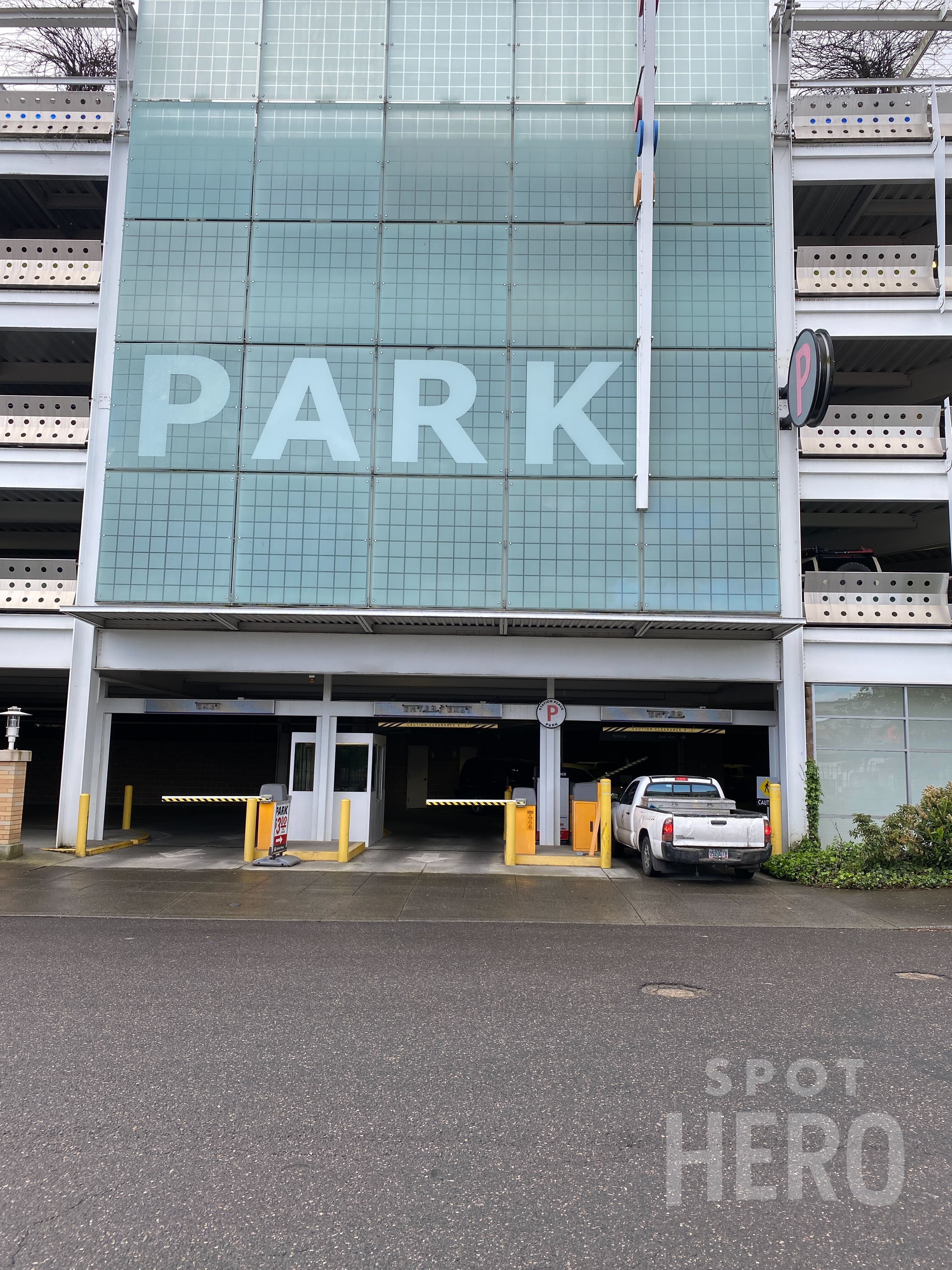 Photo of 1025 NW Station Way - Garage 82