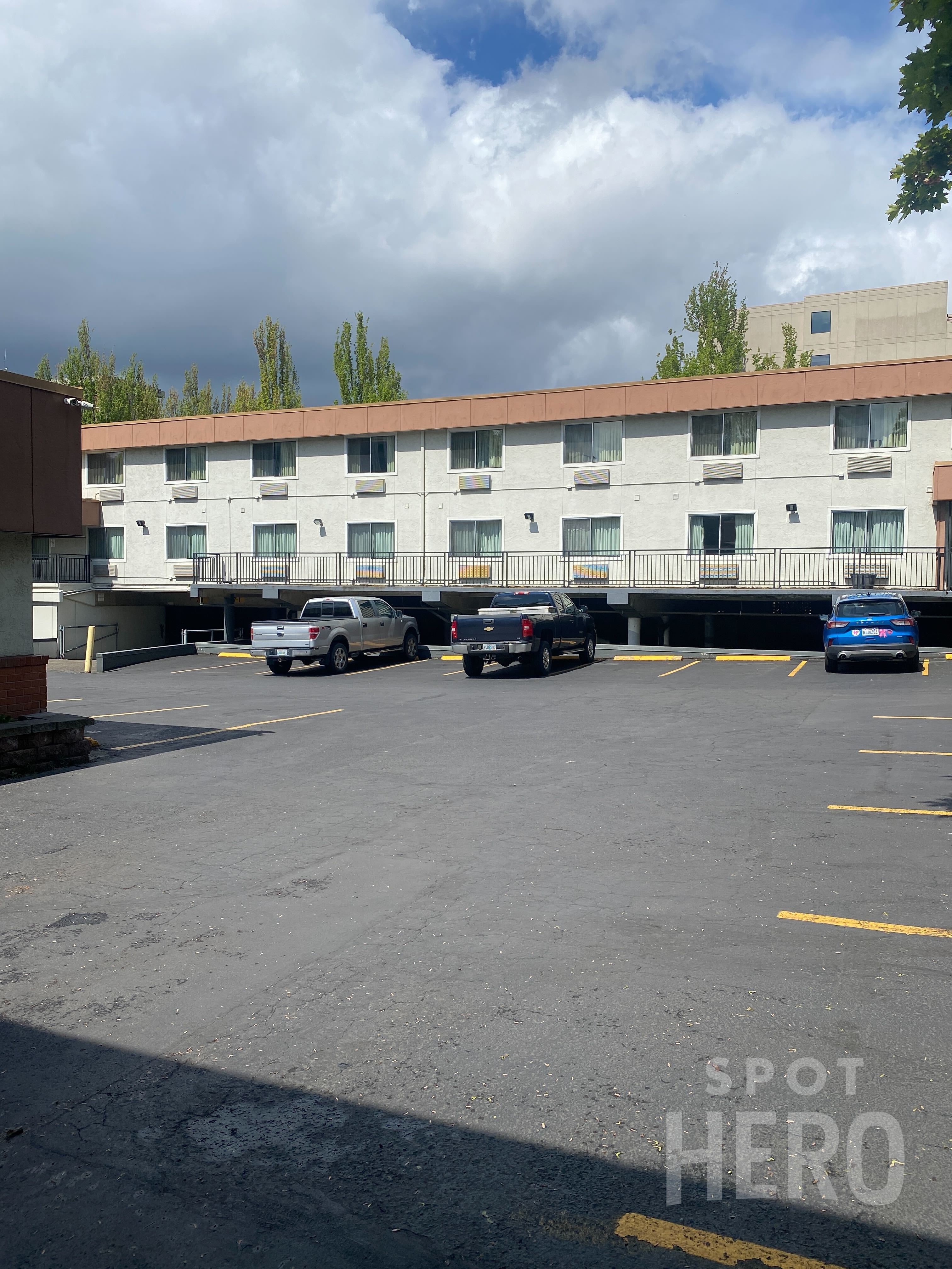 Photo of Quality Inn Downtown Convention Center (431 NE Multnomah St.) - Lot