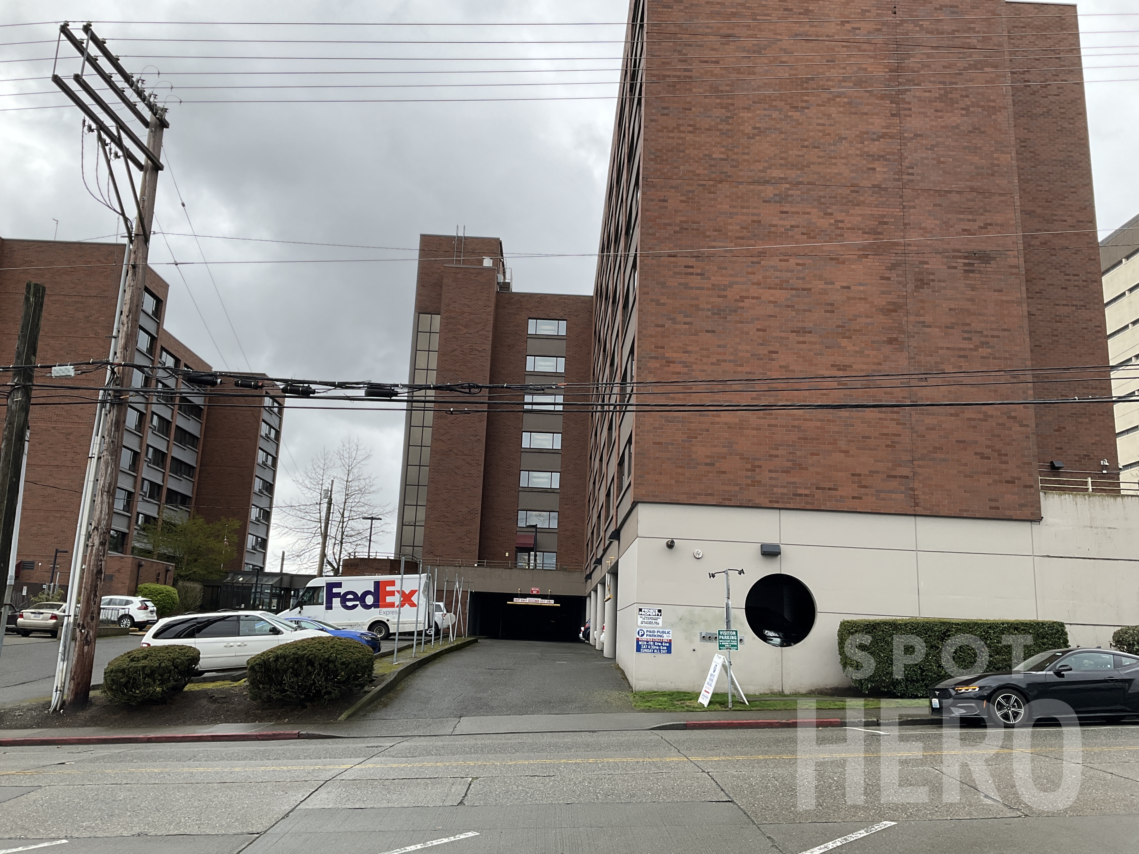 Photo of 2033 Wall St. (3025 Lombard Ave.) - Garage WE25