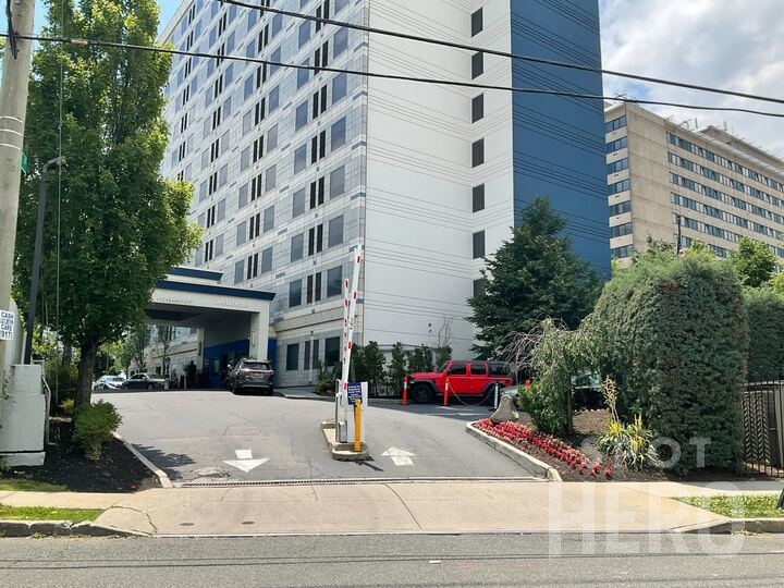 Photo of Hampton Inn JFK - Uncovered Valet