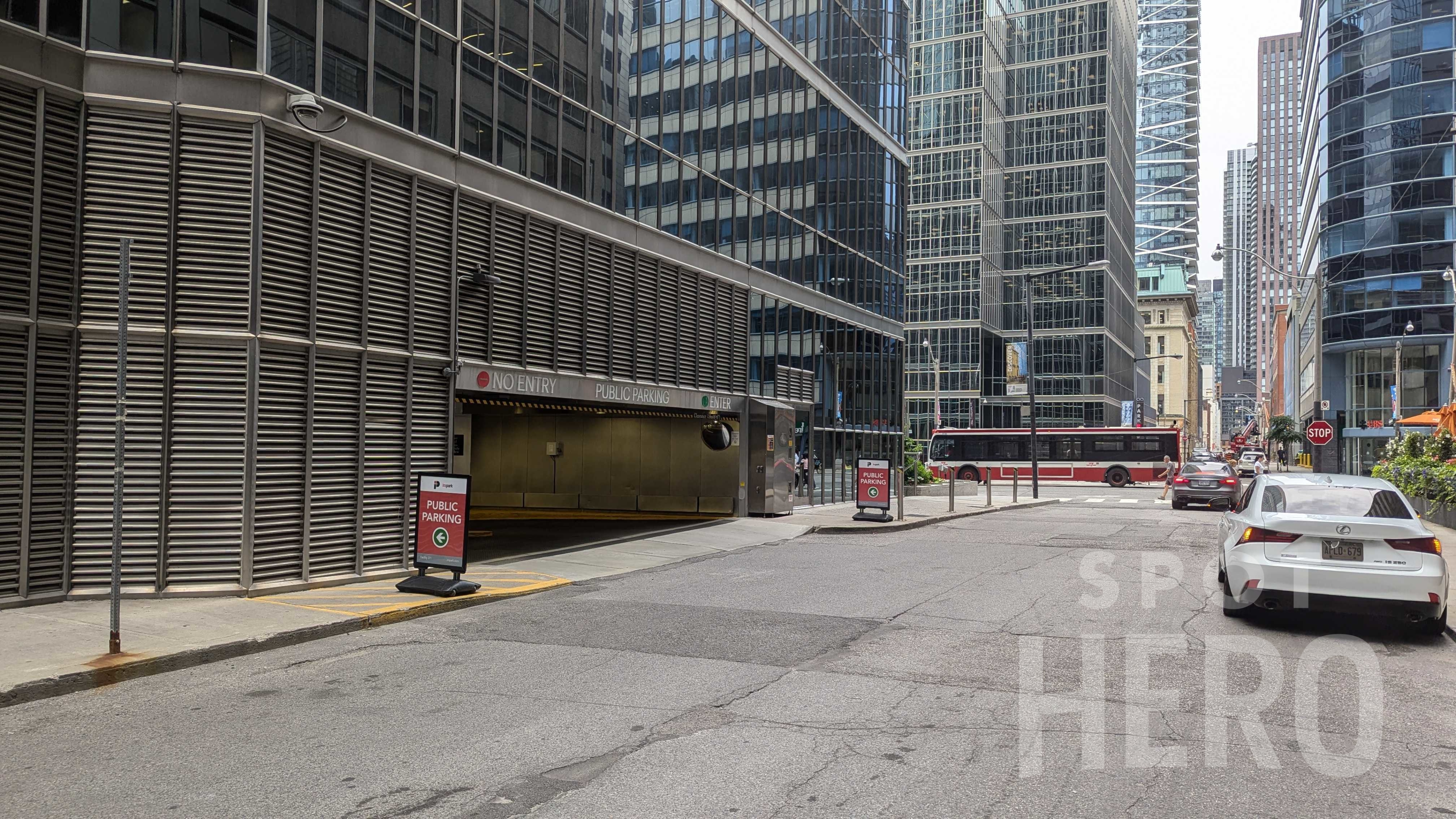 Photo of 10 Pearl St. (150 King St. W) - Garage - Lot 371
