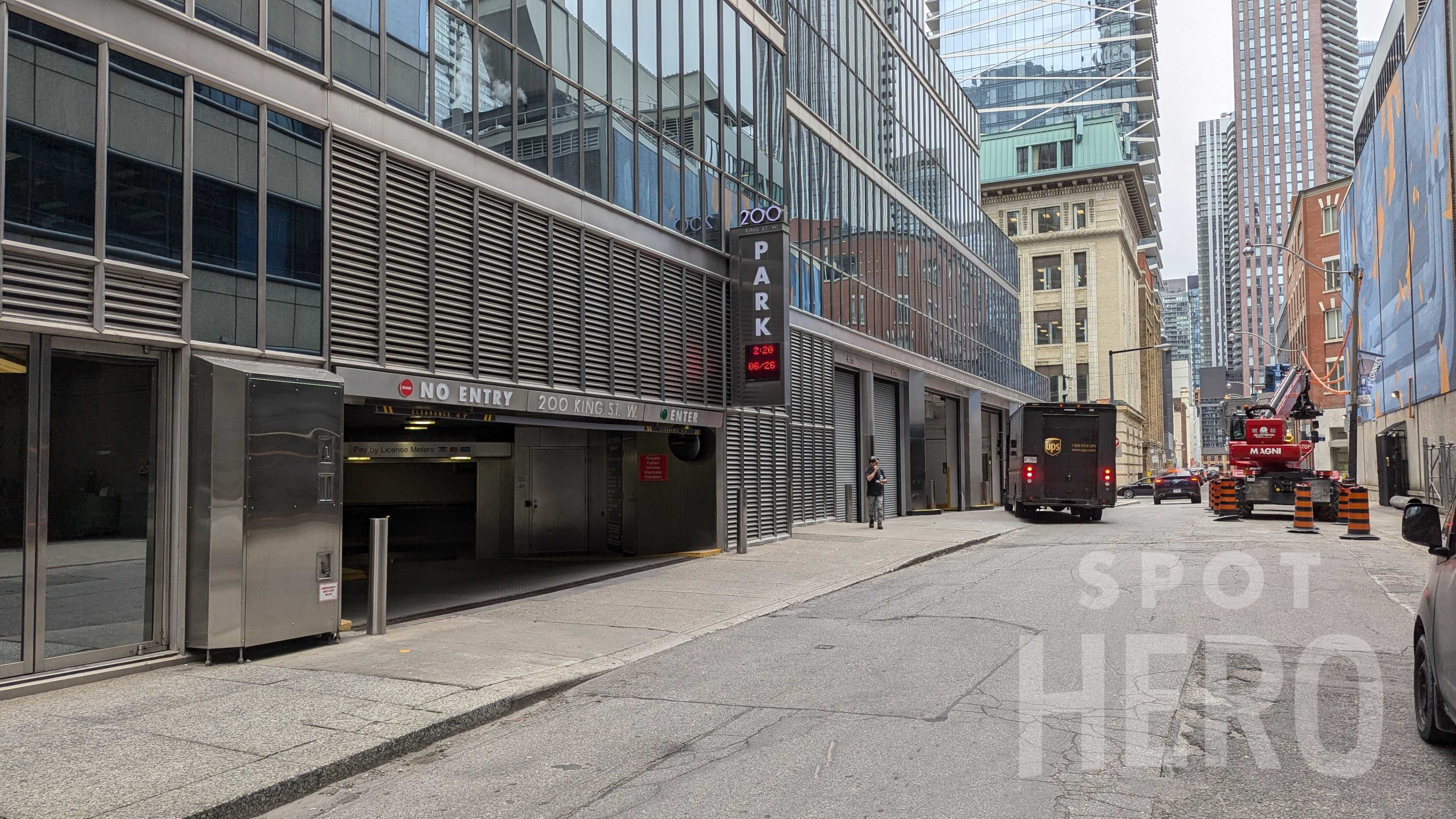 Photo of 116 Pearl St. (200 King St W)- CTO589
