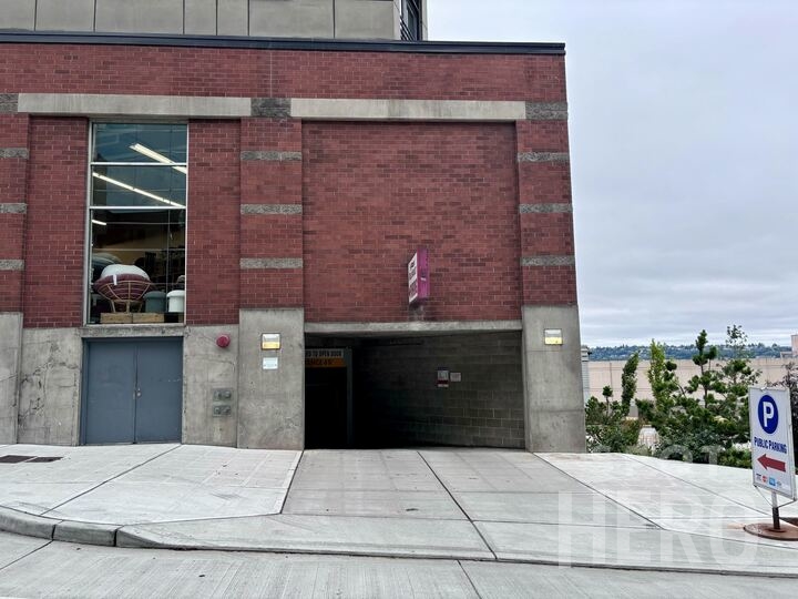 Photo of 2139 Elliott Ave. - World Market Garage (A1016)