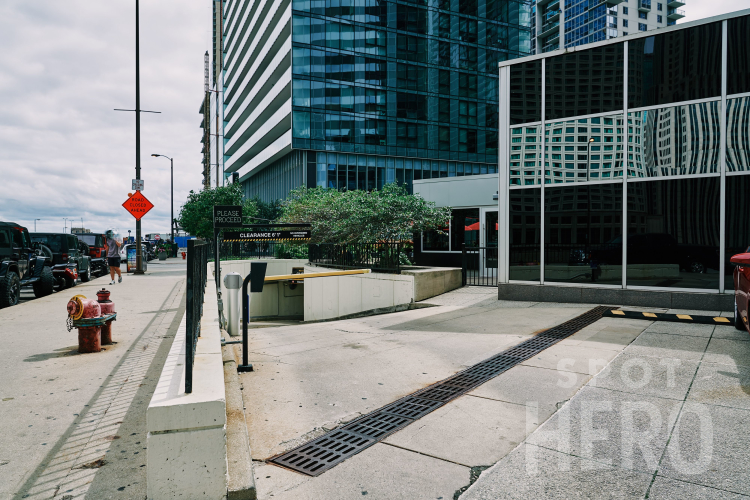 Photo of 323 E Upper Wacker Drive - Swissotel Valet