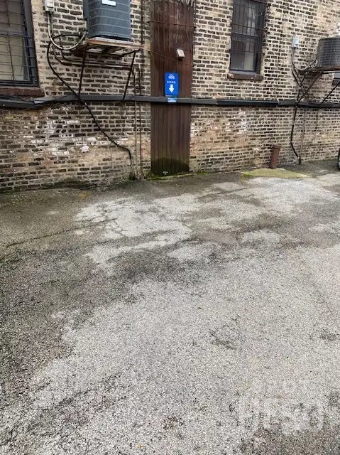 Photo of 1048 W Dickens Ave. - Spot #1
