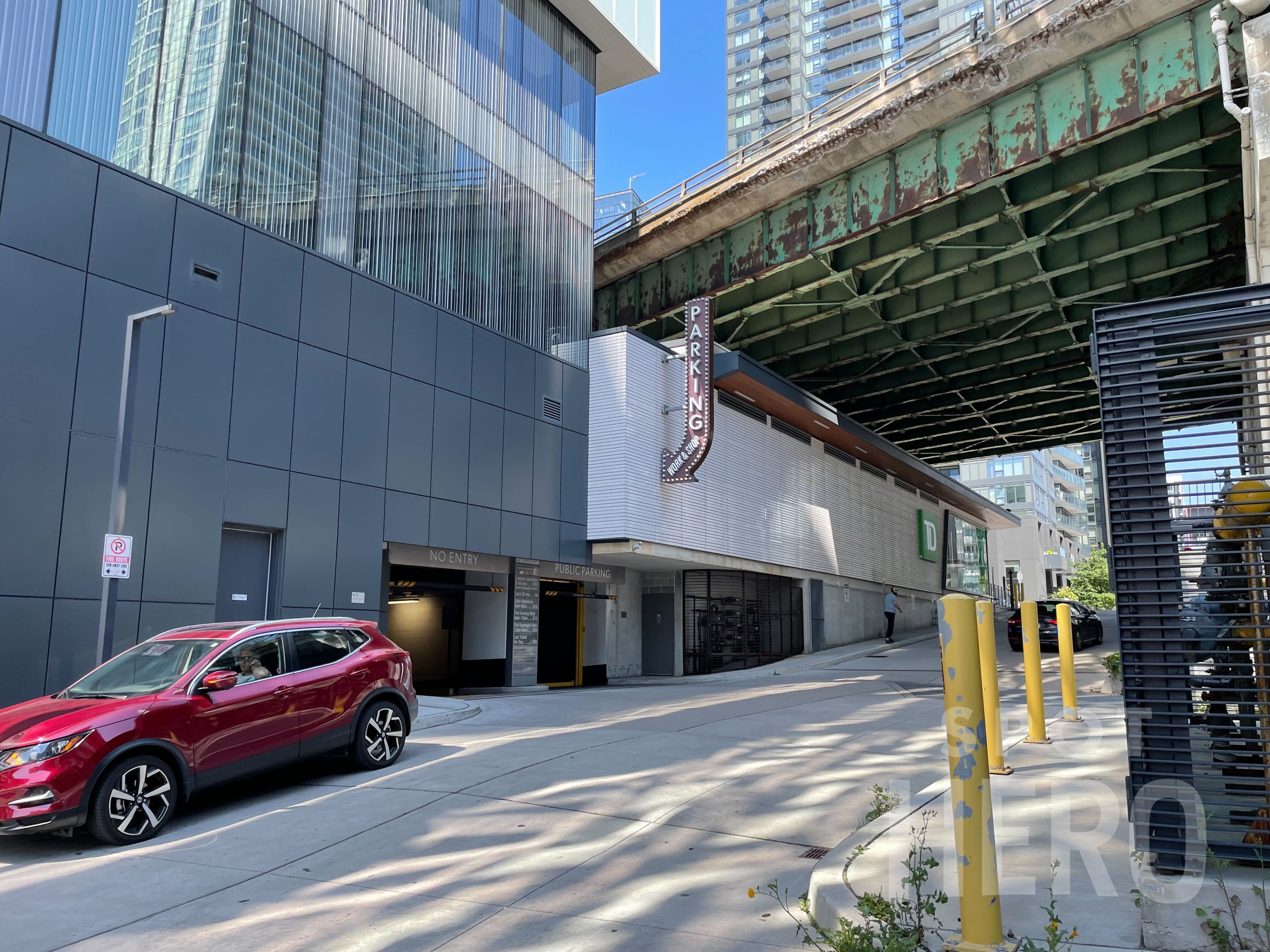 Photo of 500 Lakeshore Blvd. W - Garage
