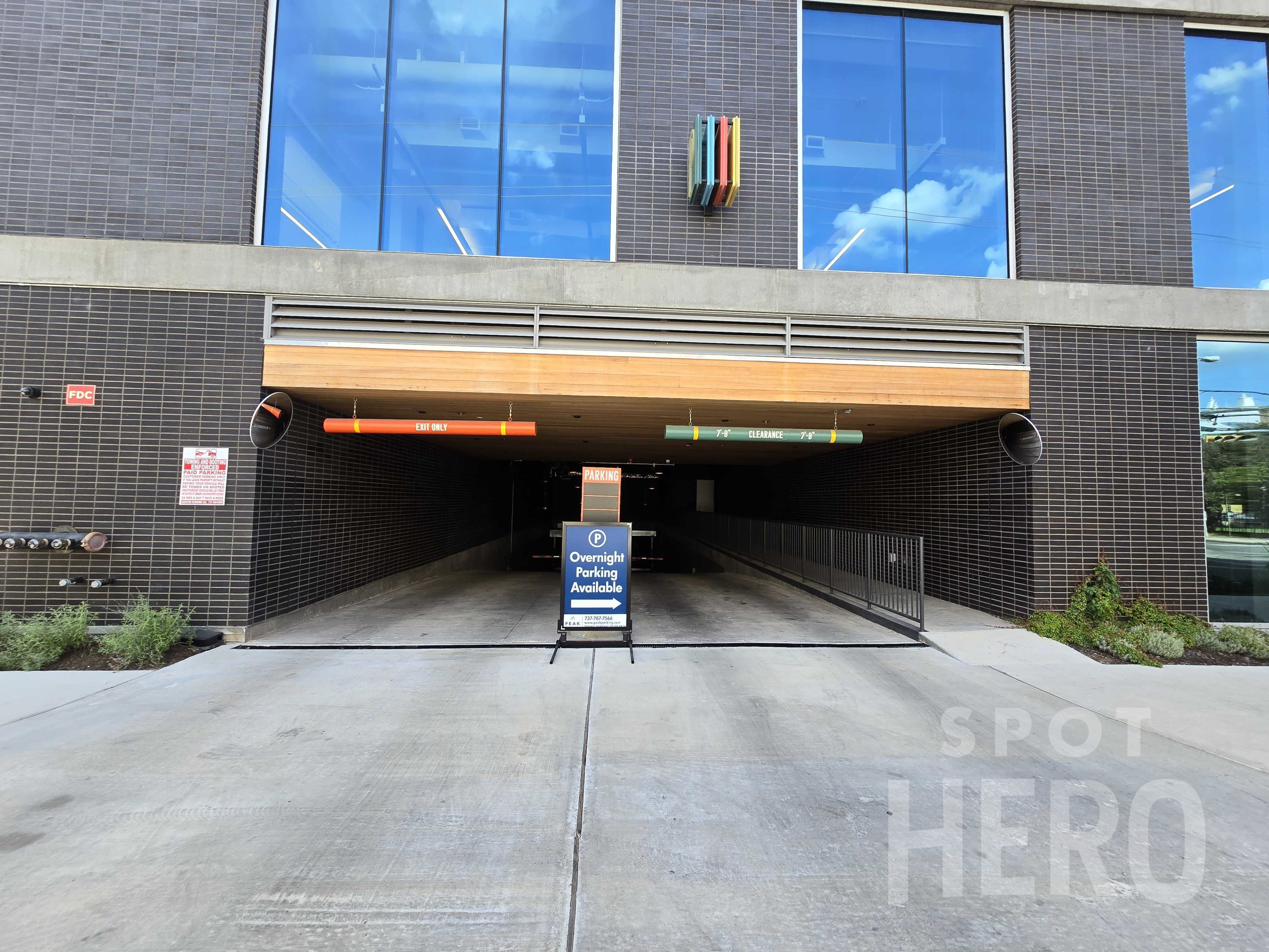 Photo of 100 Comal St. (1515 E Cesar Chavez) - Garage