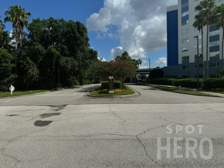 Photo of DoubleTree by Hilton Orlando Airport - Uncovered Self Park