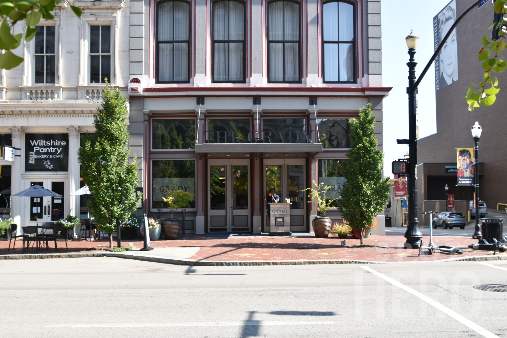 Photo of 601 W. Main St. - The Grady Hotel - Valet Stand