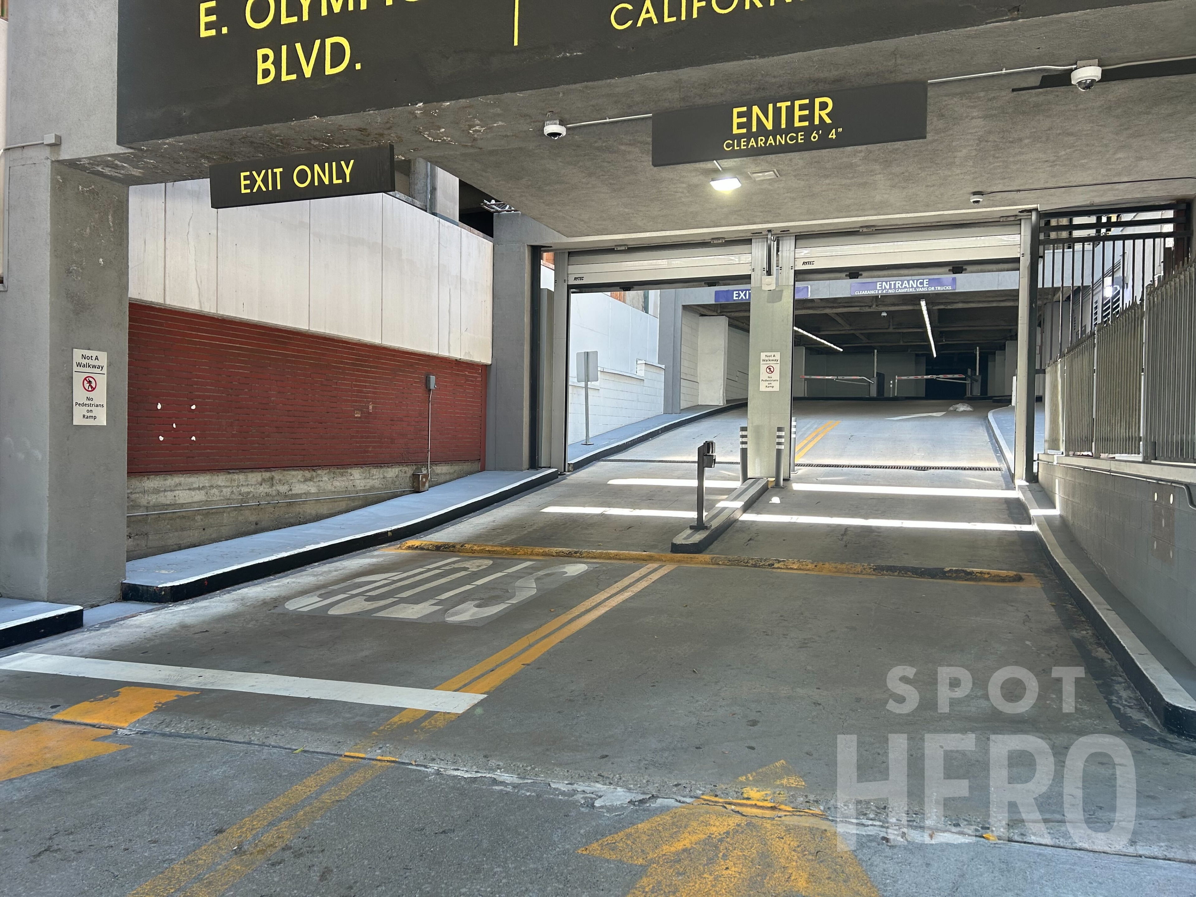 Photo of 106 E Olympic Blvd - California Market Center Olympic Garage