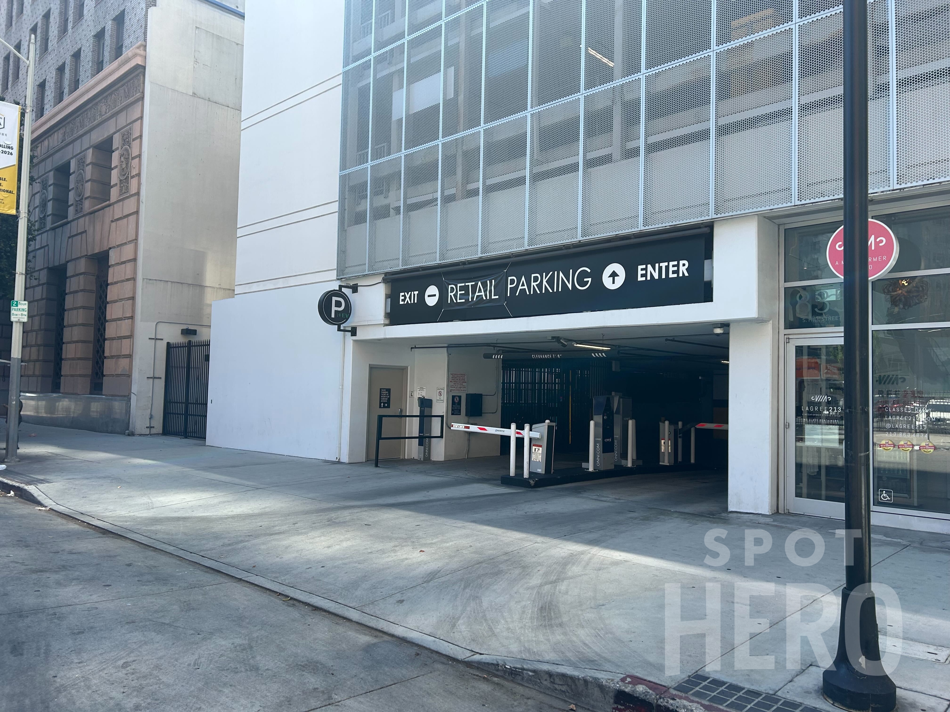 Photo of 835 S Hill St.- Garage