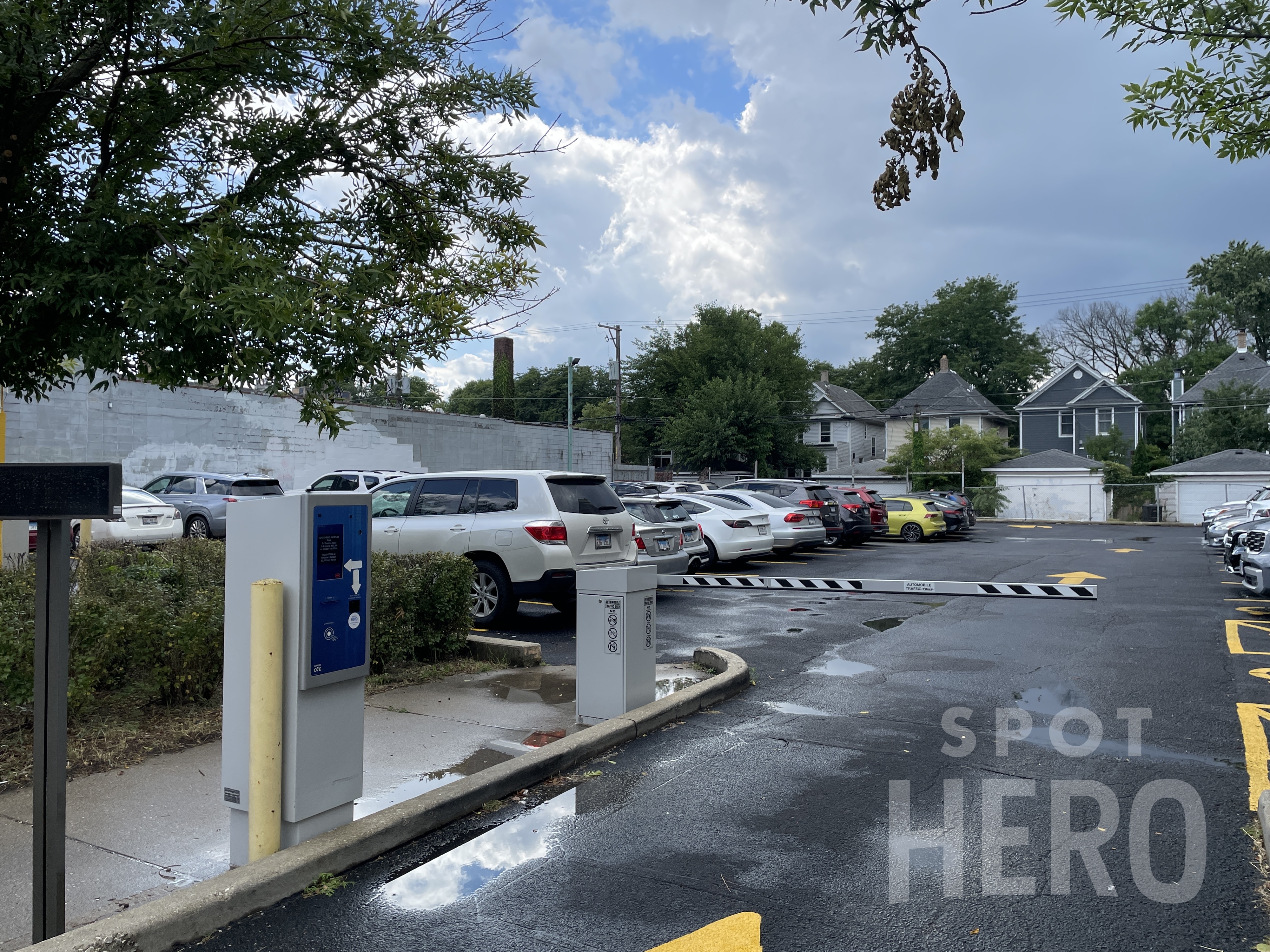 Photo of 4924 N Broadway