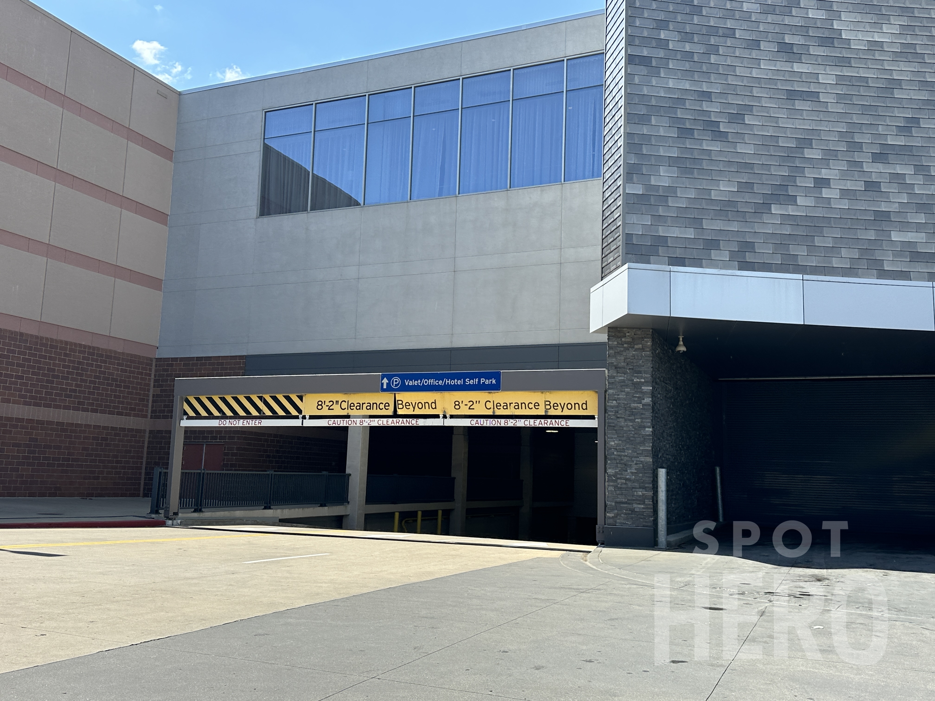 Photo of 2141 Lindau Ln. - North Lounge Valet